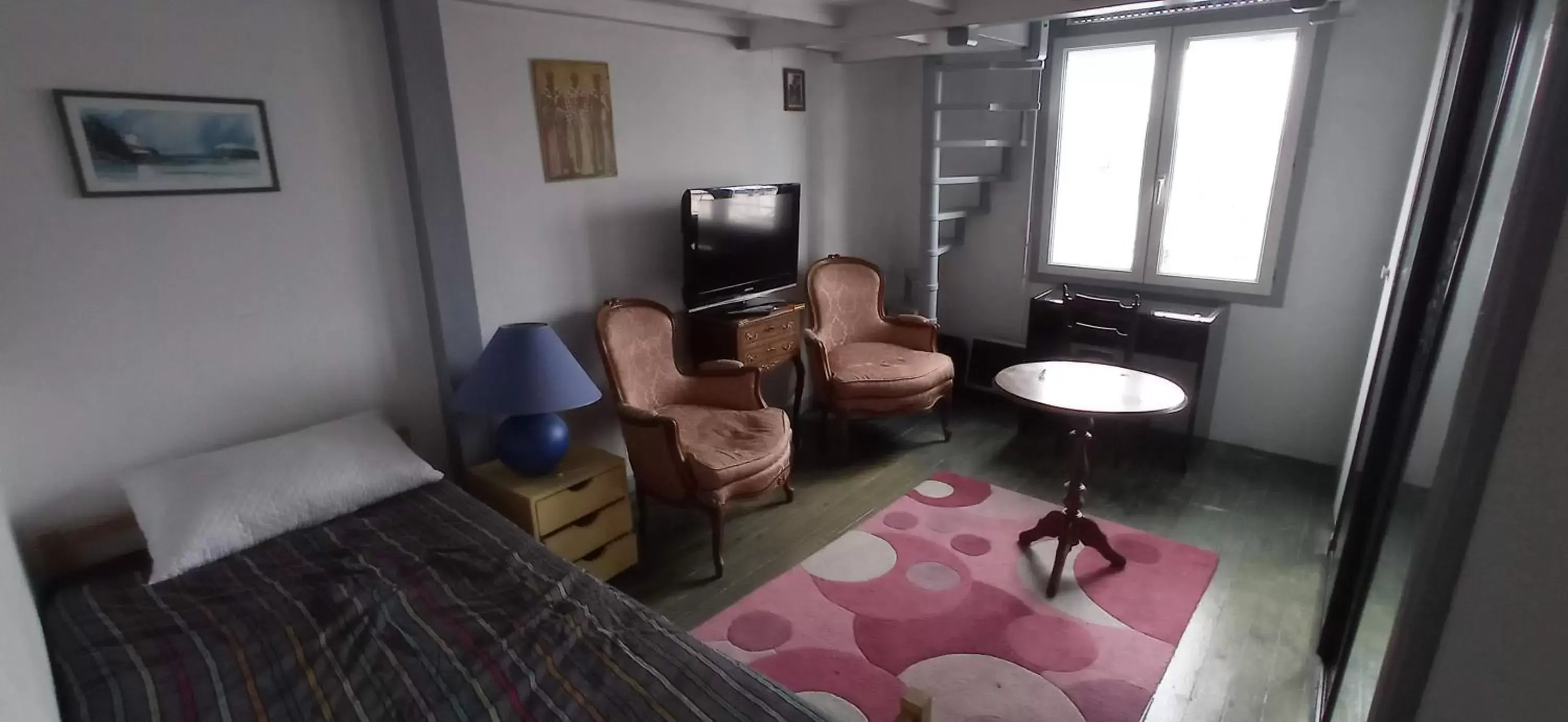 Family Room with Private Bathroom in 2 chambres et salle de bain un oasis de bien être Piscine et jardin Direct Gare Aéroport Family Room with Private Bathroom in 2 chambres et salle de bain un oasis de bien être Piscine et jardin Direct Gare Aéroport