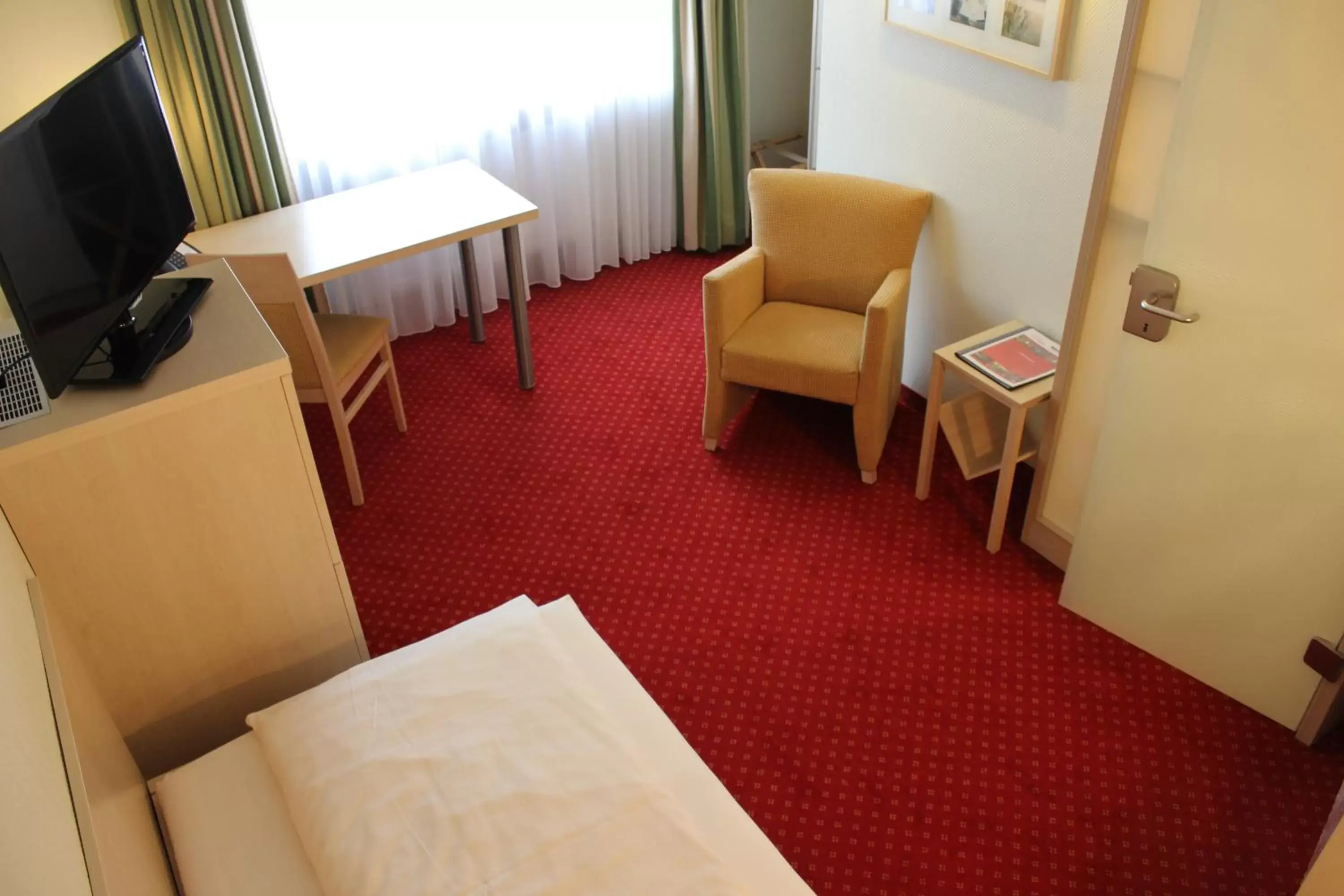 Photo of the whole room, Seating Area in Hotel Schiller