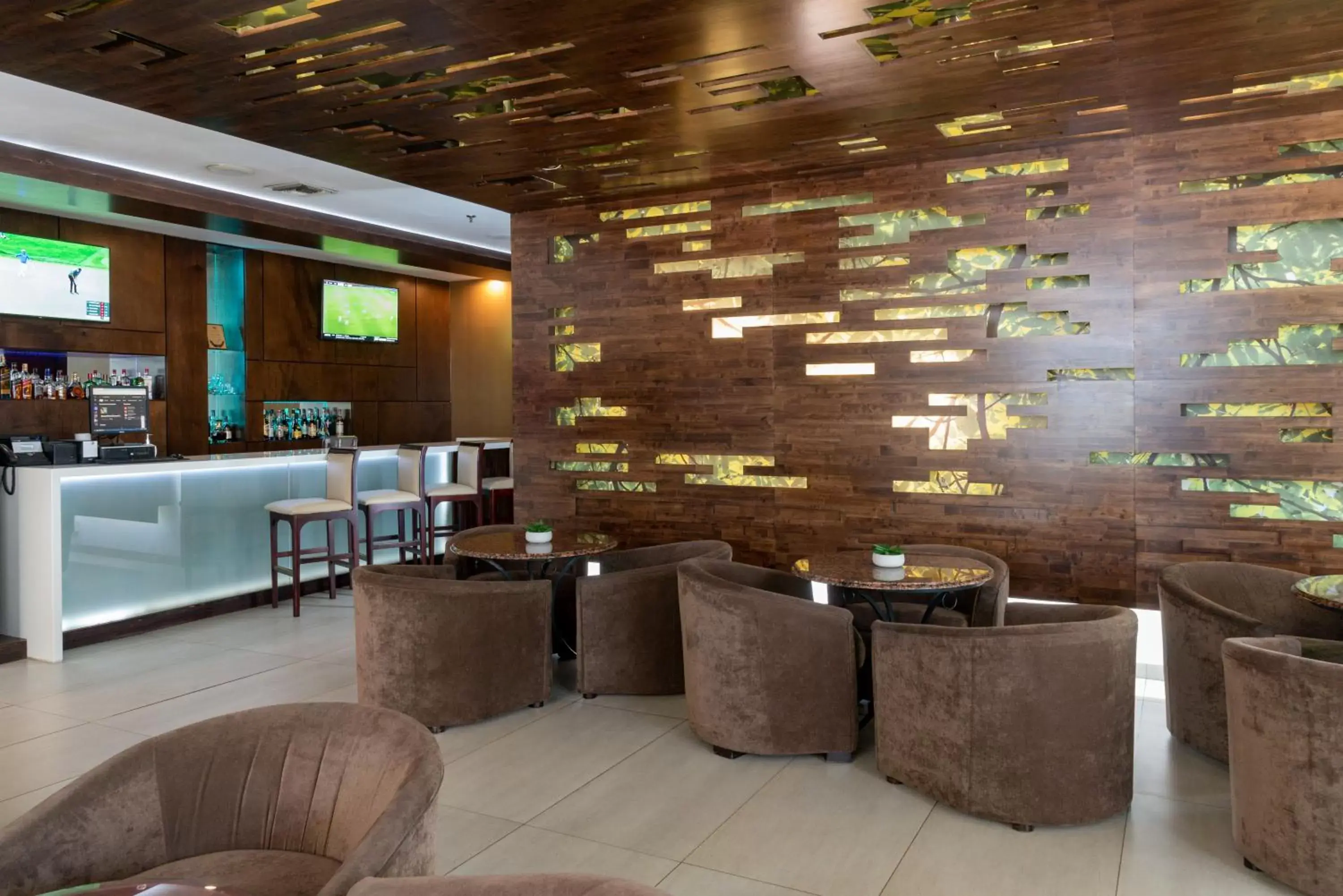 Lounge or bar, Lounge/Bar in Hotel Clarion Suites Guatemala