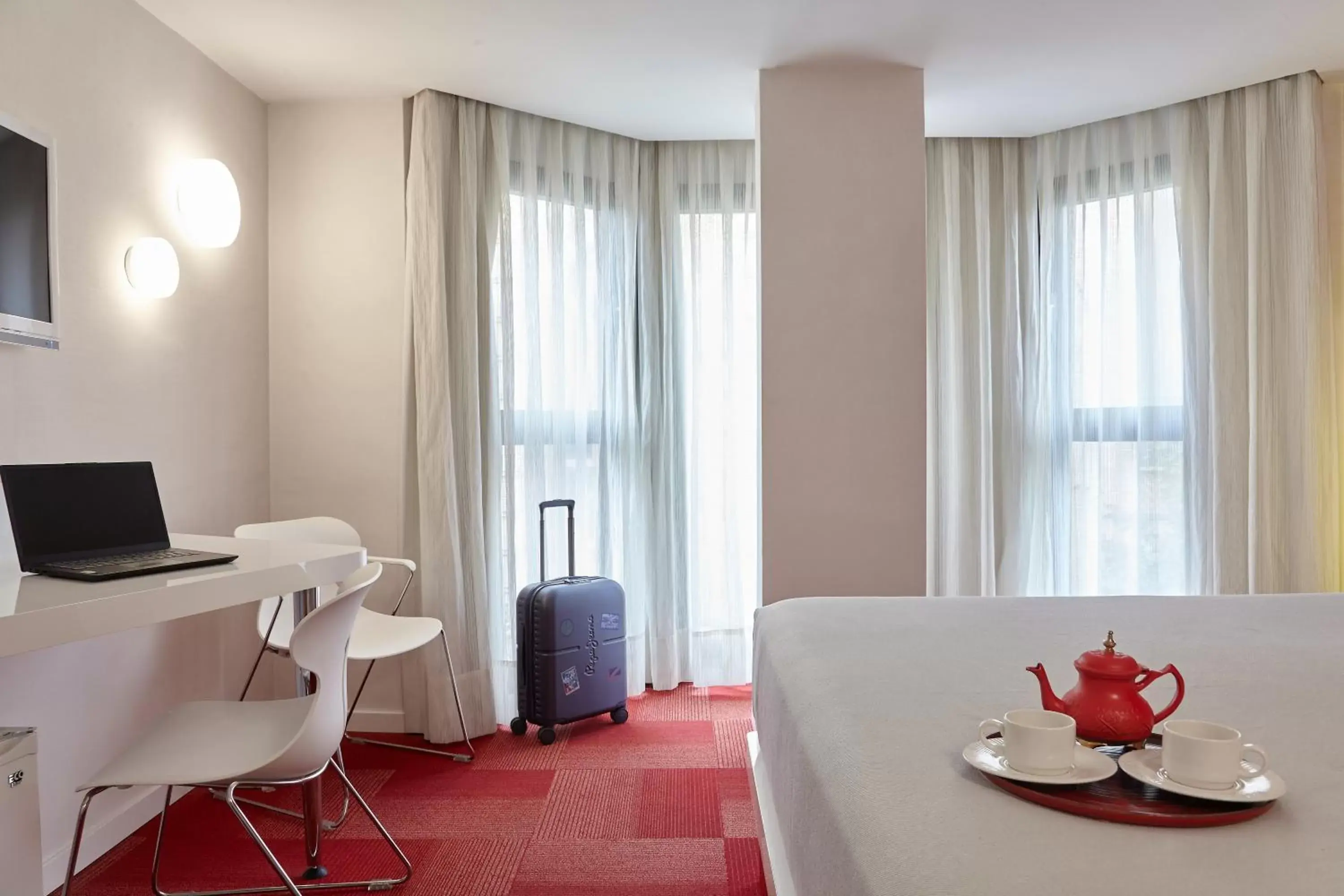 Photo of the whole room, TV/Entertainment Center in Hotel Macià Granada Five Senses Rooms & Suites