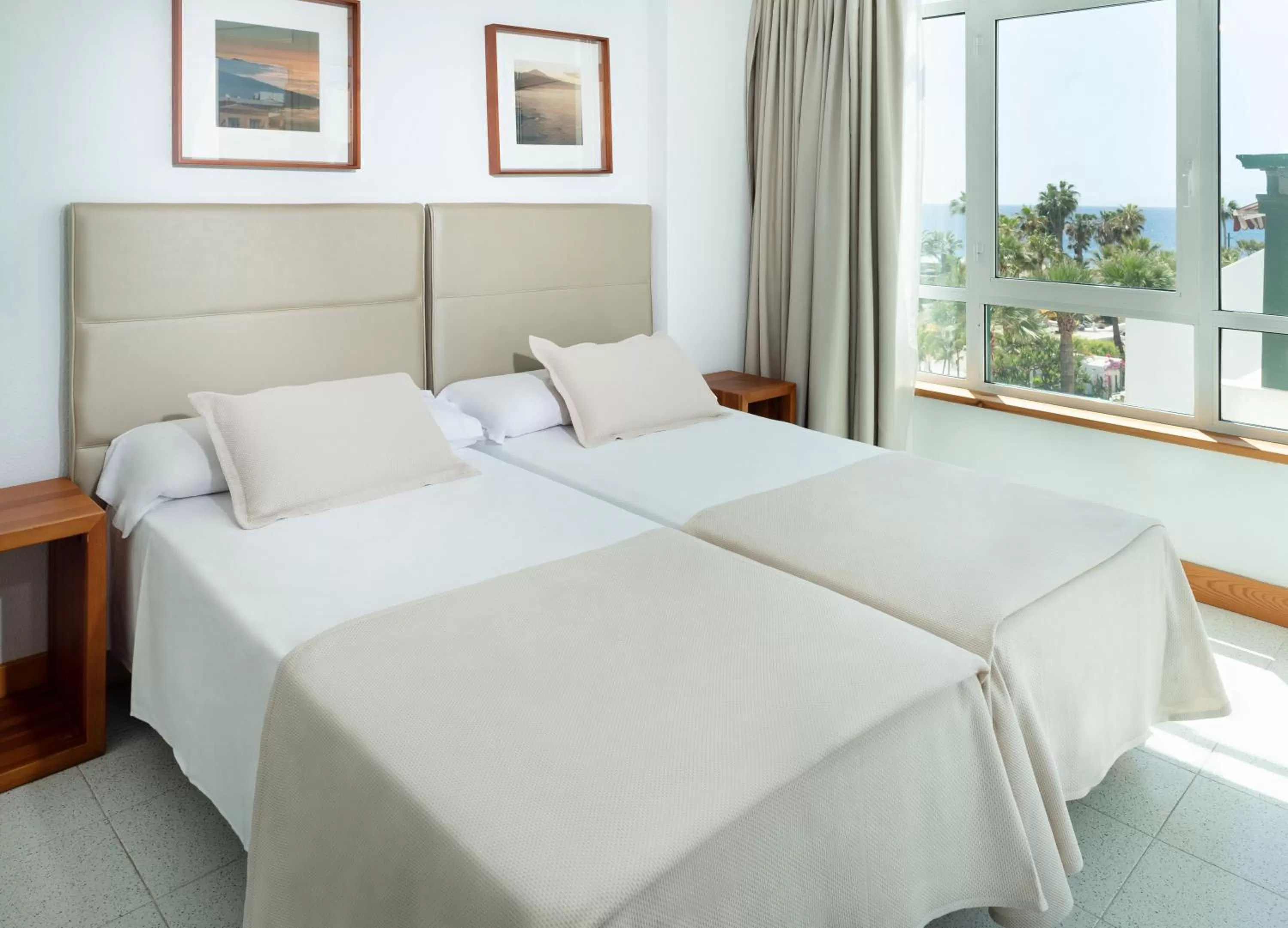 Two-Bedroom Refurbished Apartment with Ocean View in Parque Santiago IV Official