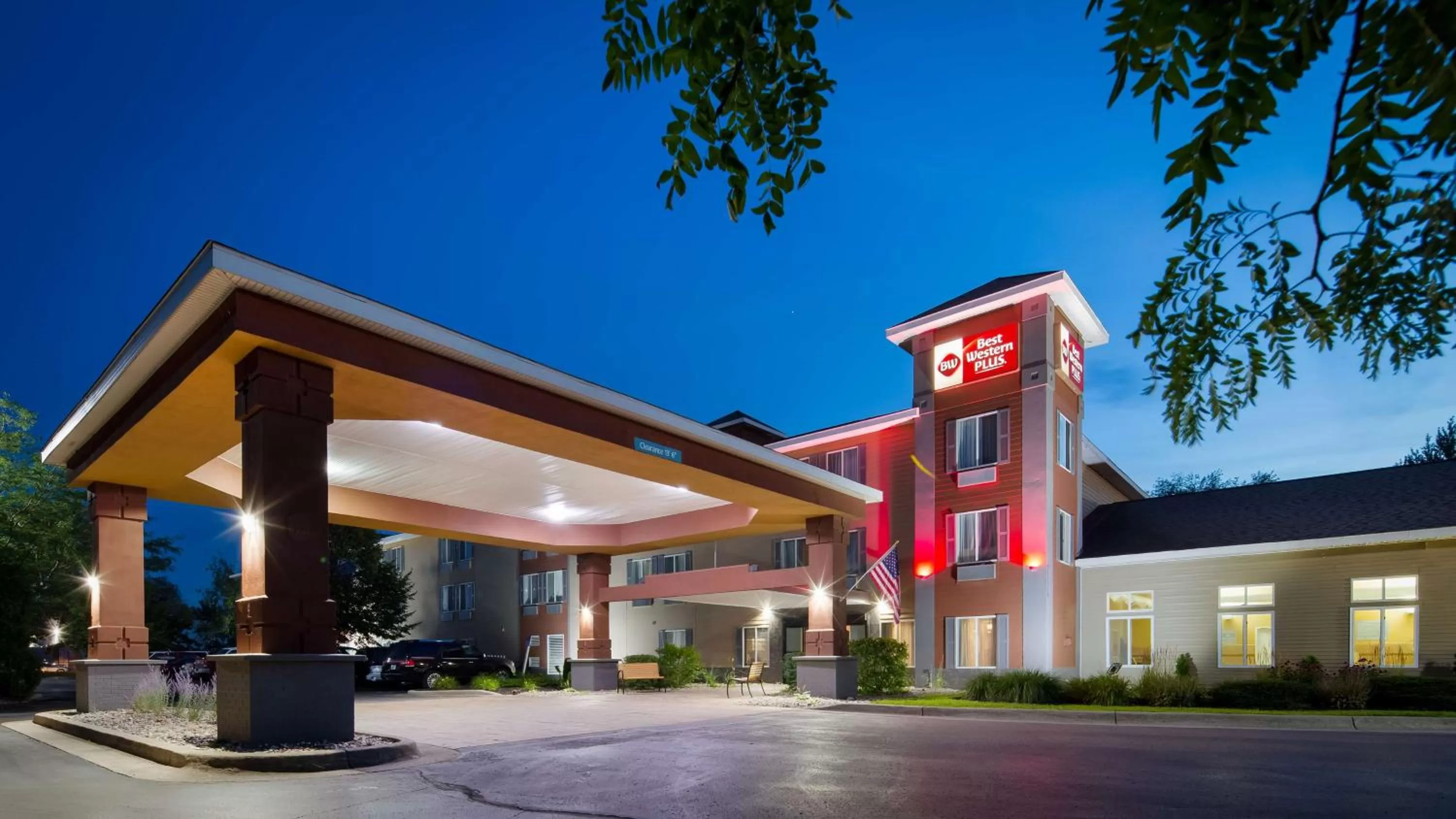 Property building in Best Western Plus Coldwater Hotel