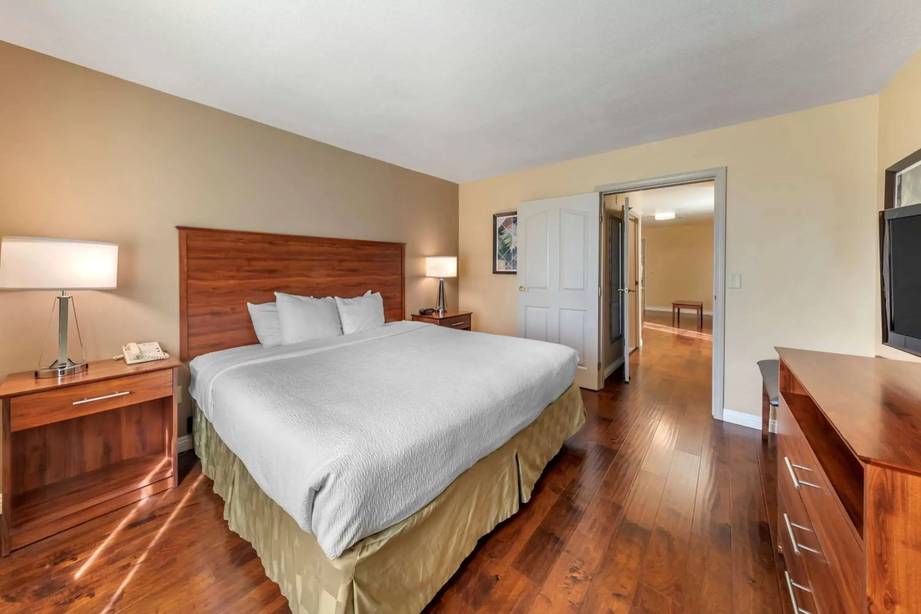 Bedroom, Bed in Best Western Plus John Jay Inn & Suites