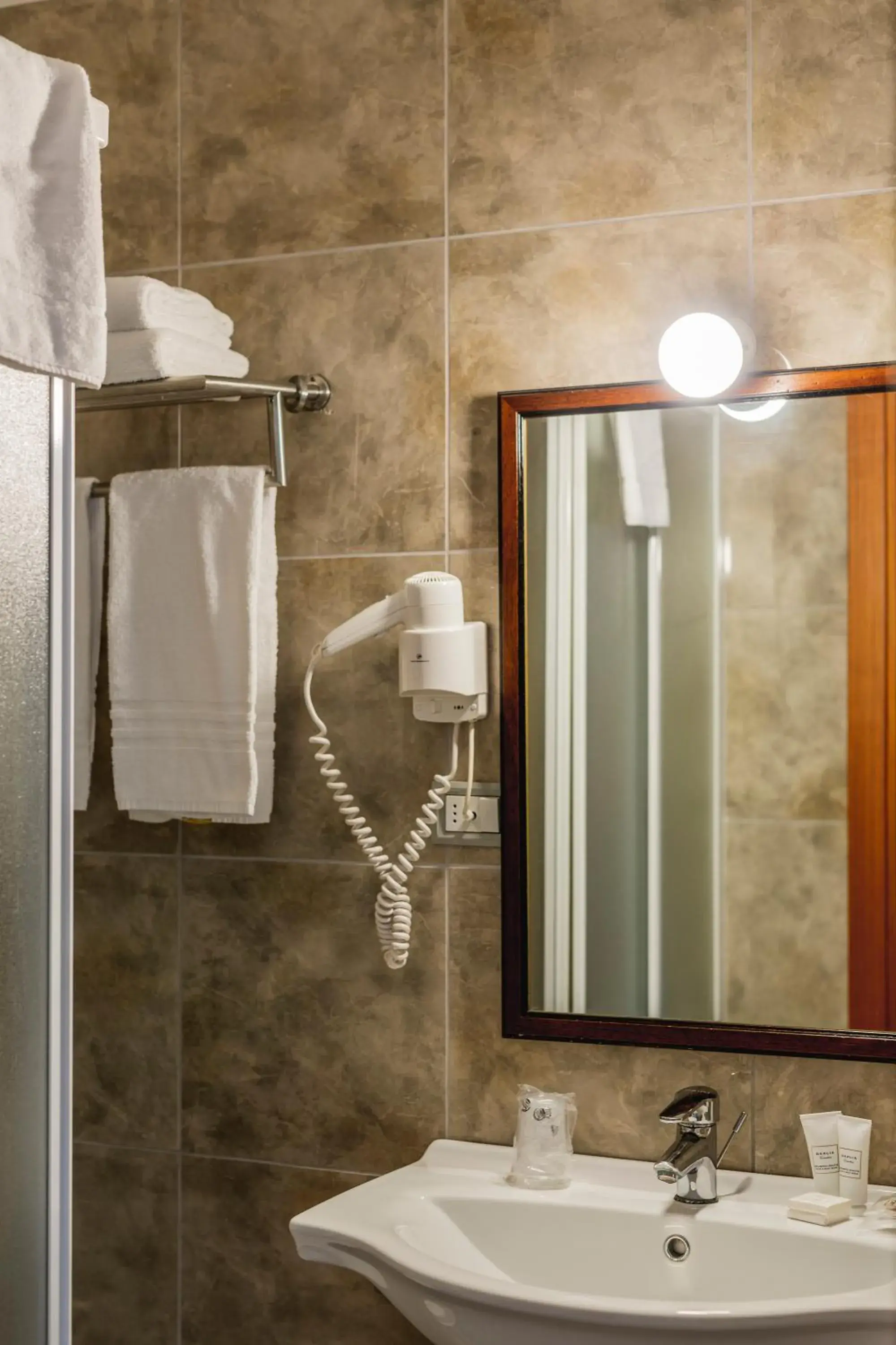 Shower, Bathroom in Hotel Ara Solis