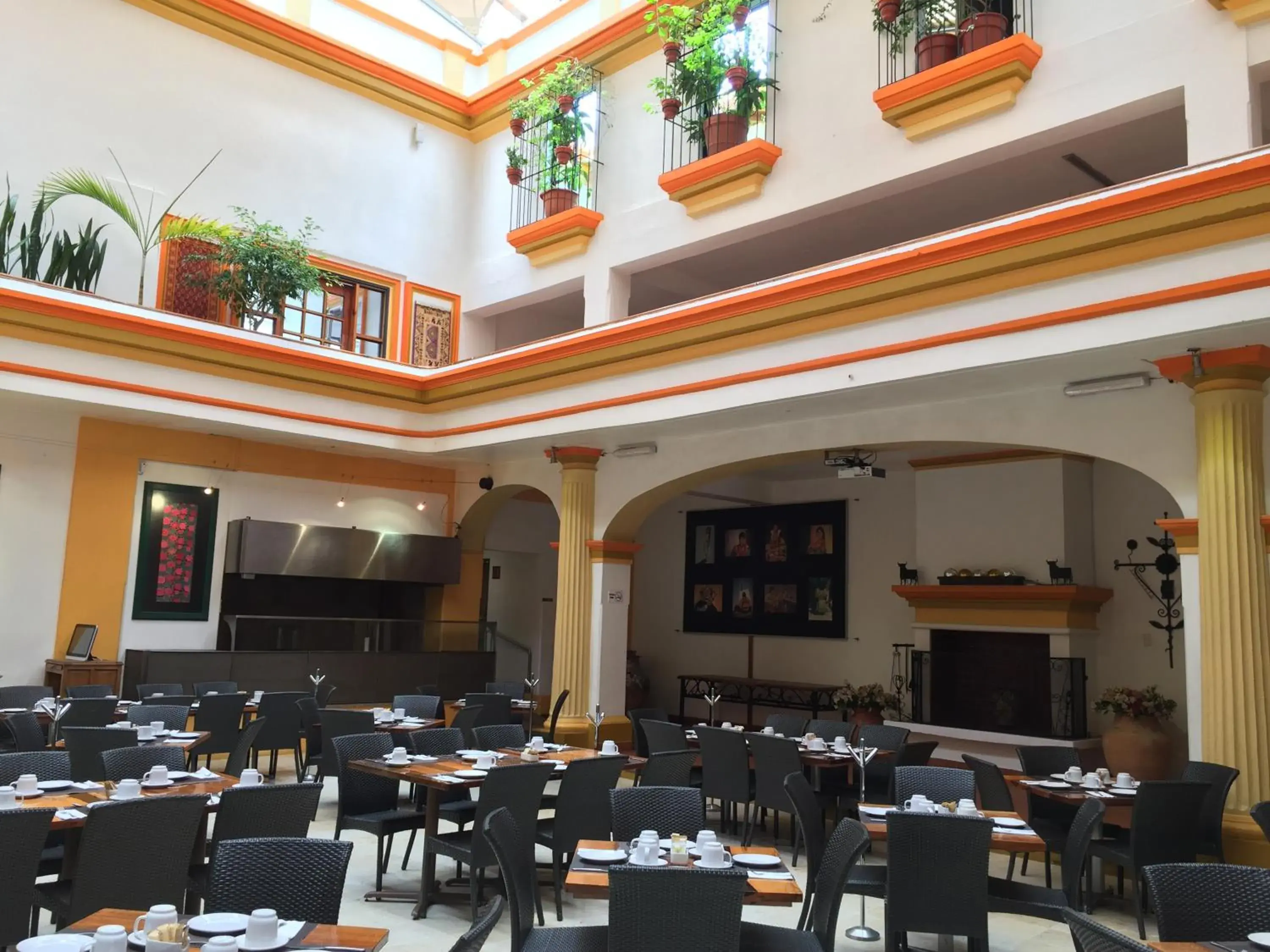 Restaurant/Places to Eat in Hotel Ciudad Real Centro Historico