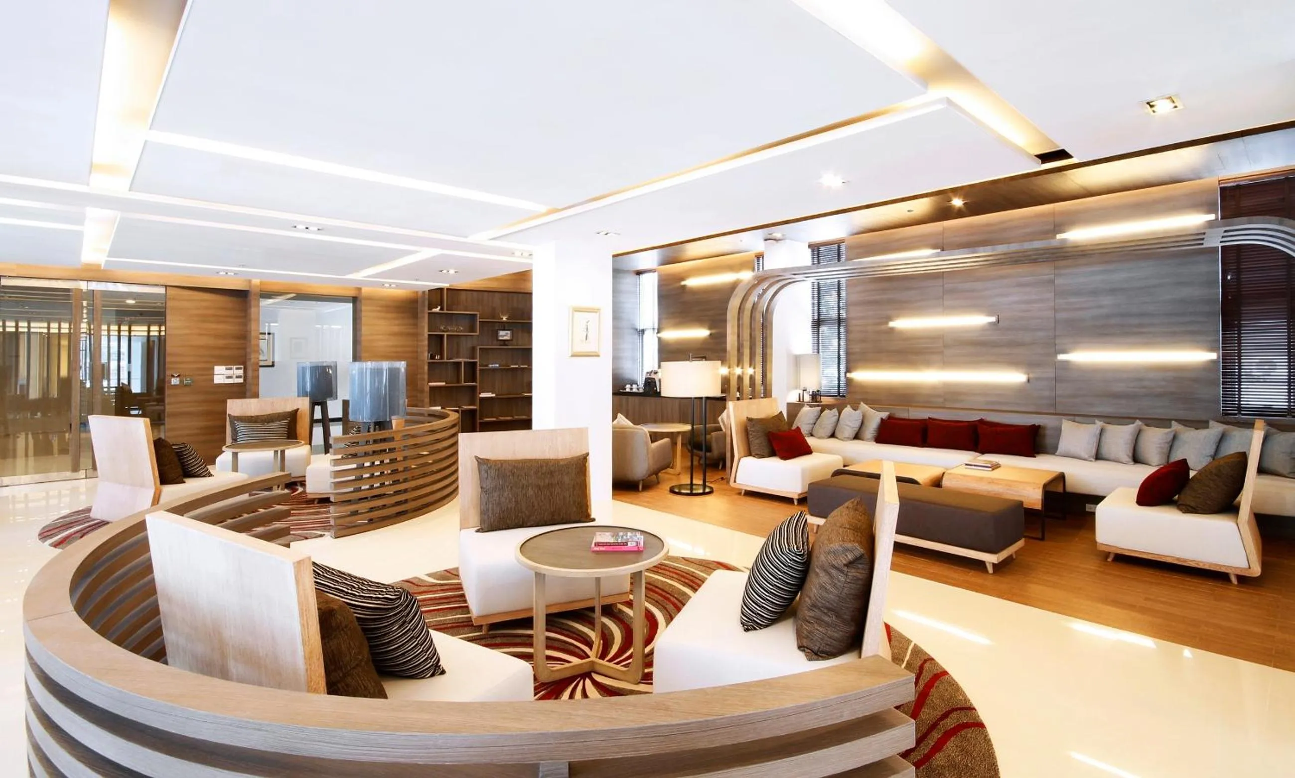 Lobby or reception in Classic Kameo Hotel & Serviced Apartments, Ayutthaya