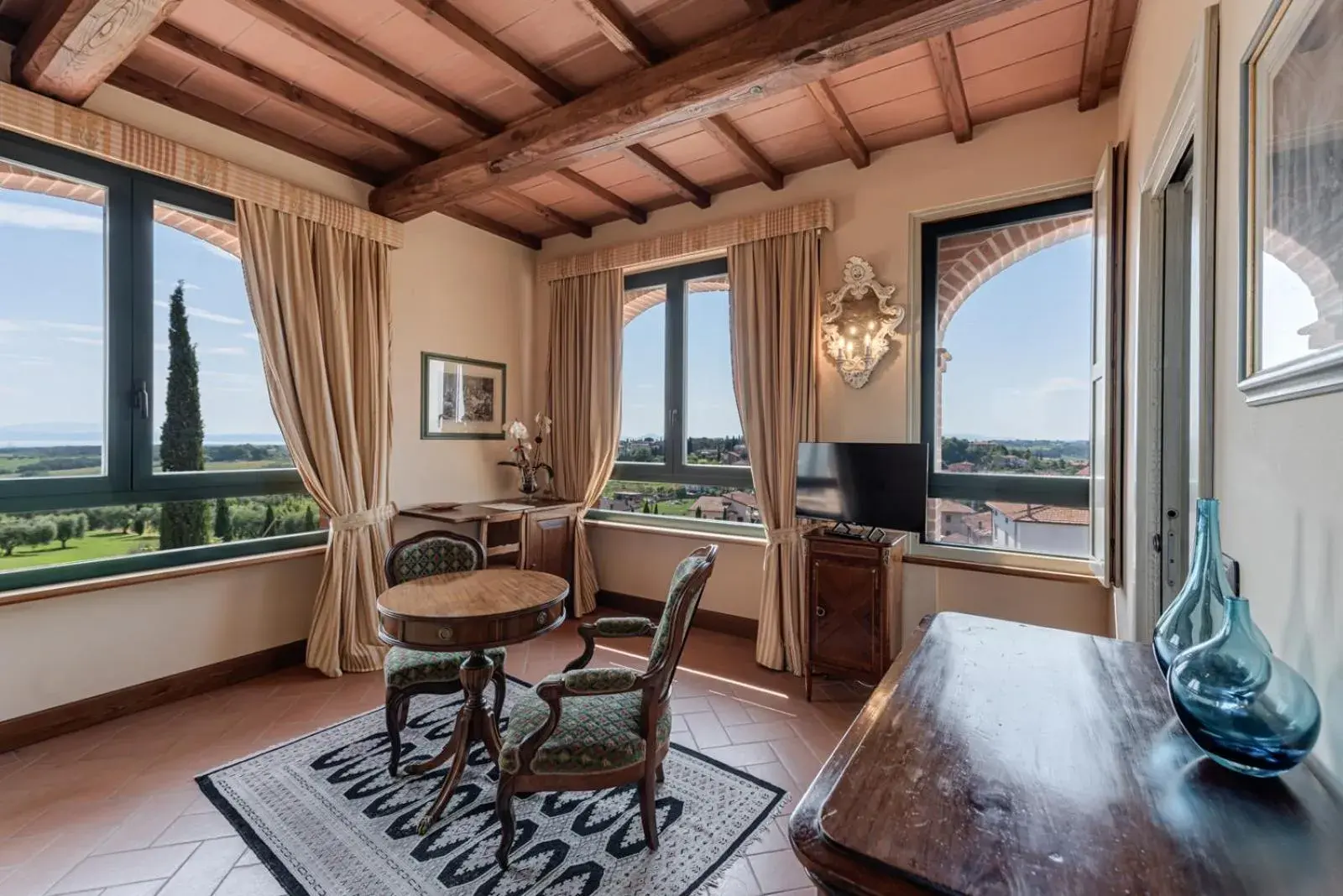 Natural landscape, Seating Area in Locanda Poggioleone