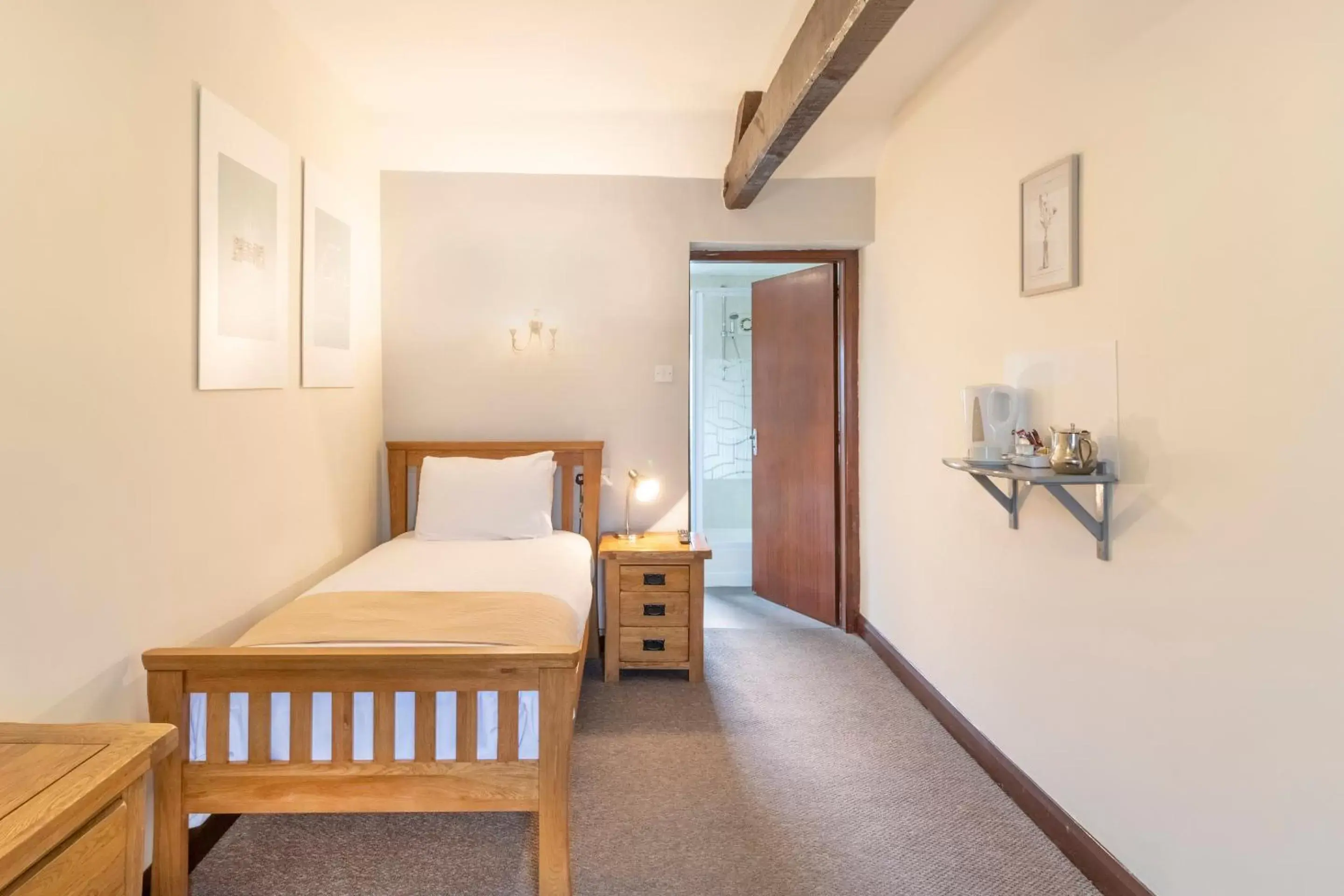 Bedroom, Bed in OYO Elm Farm Country House, Norwich Airport