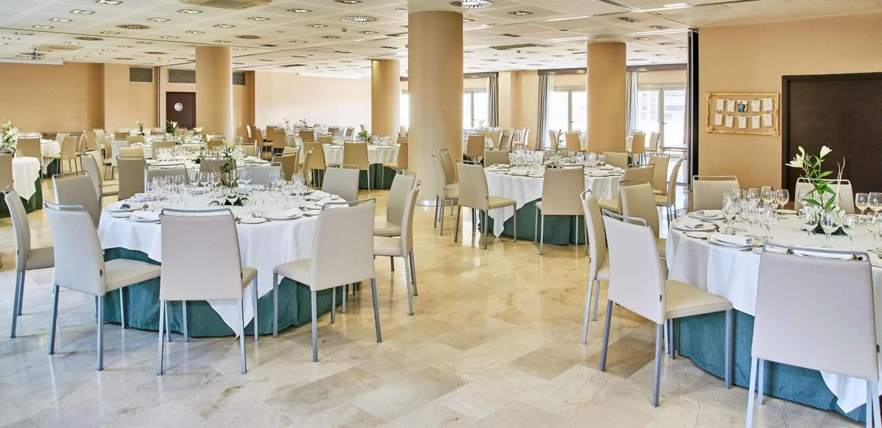 Meeting/conference room, Restaurant/Places to Eat in NH Alicante