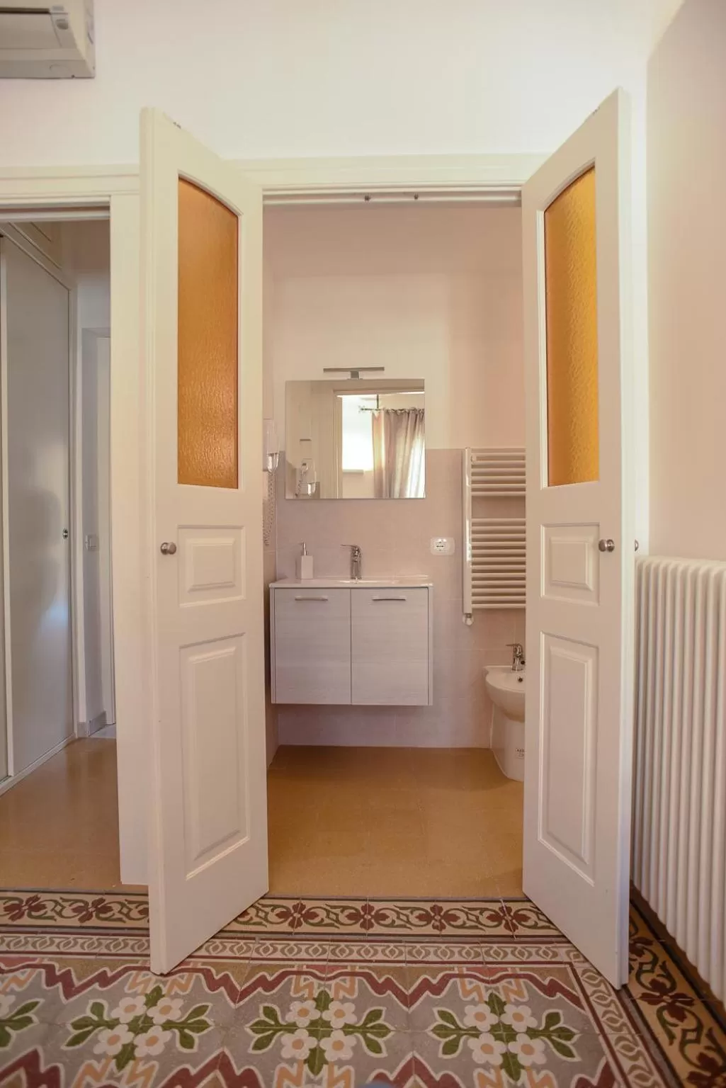 Toilet, Bed in Rooms 19 B&B