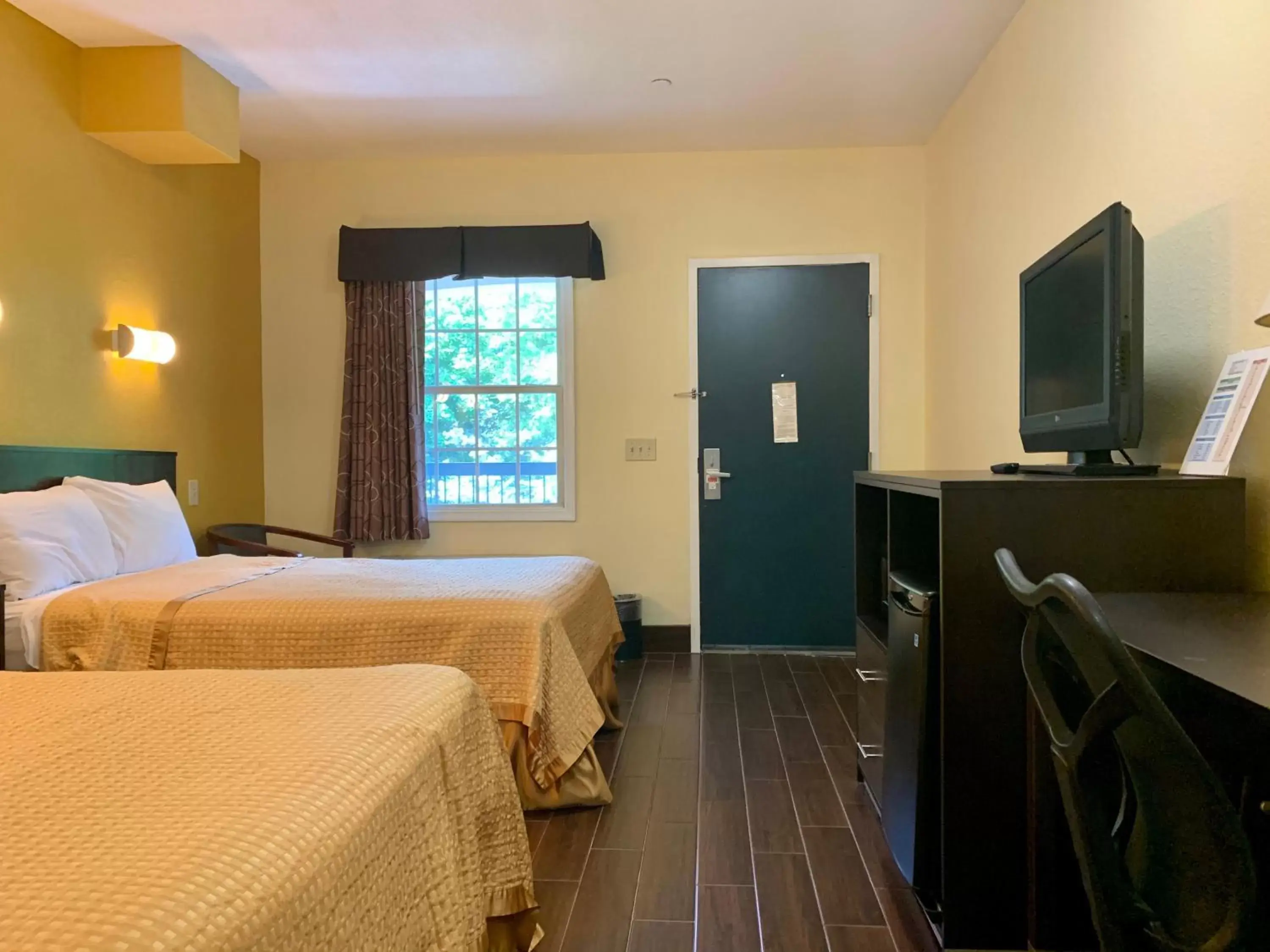 Bed in Executive Inn & Suites Upper Marlboro Bed in Executive Inn & Suites Upper Marlboro