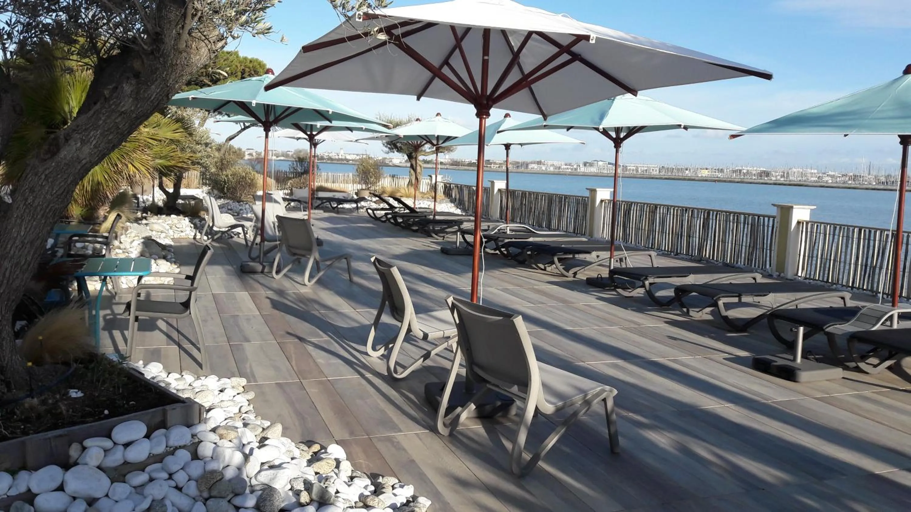 Patio in Hôtel Les Brises