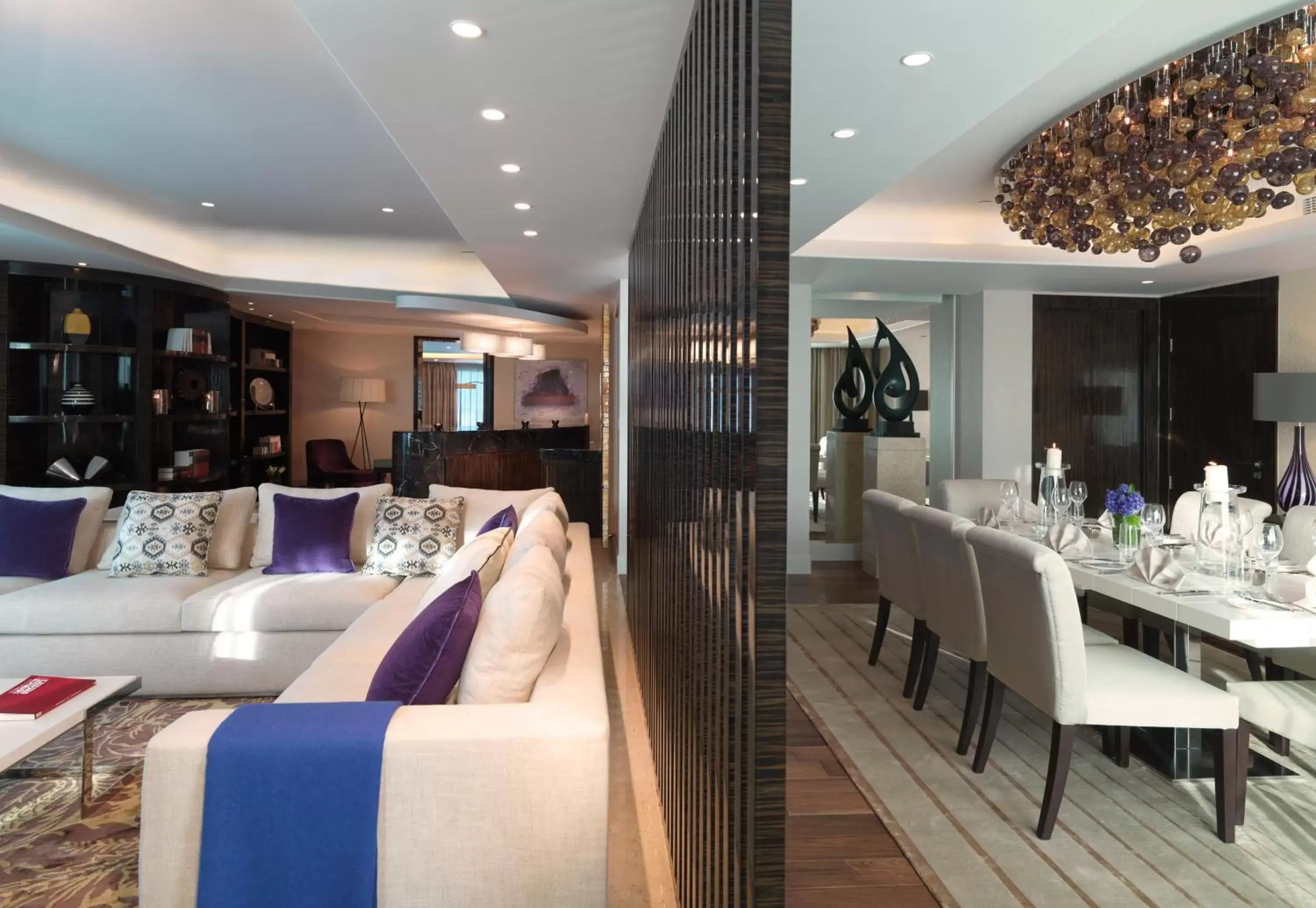 Living room, Restaurant/Places to Eat in Millennium Al Rawdah Hotel