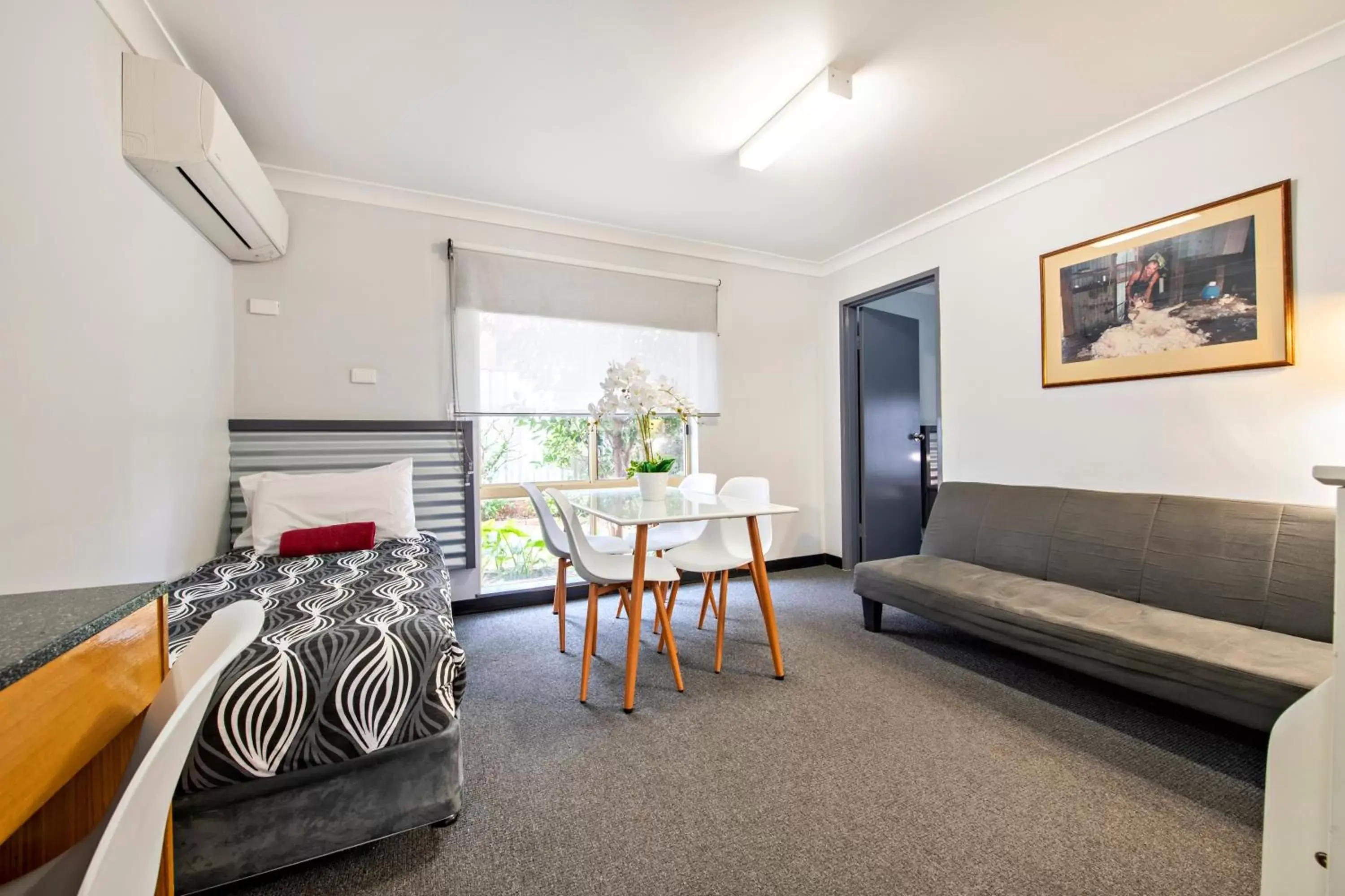 Living room, Seating Area in Shearing Shed Motor Inn