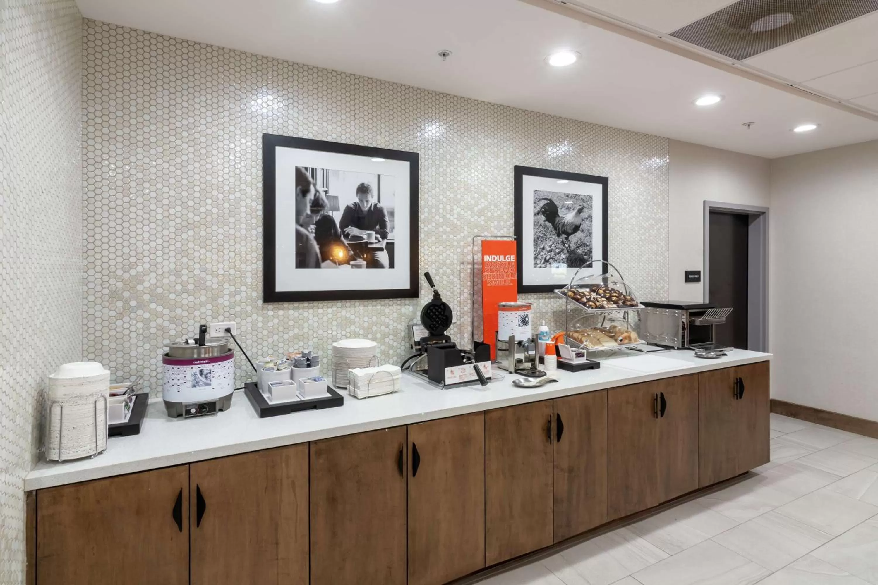 Breakfast in Hampton Inn & Suites Dallas East