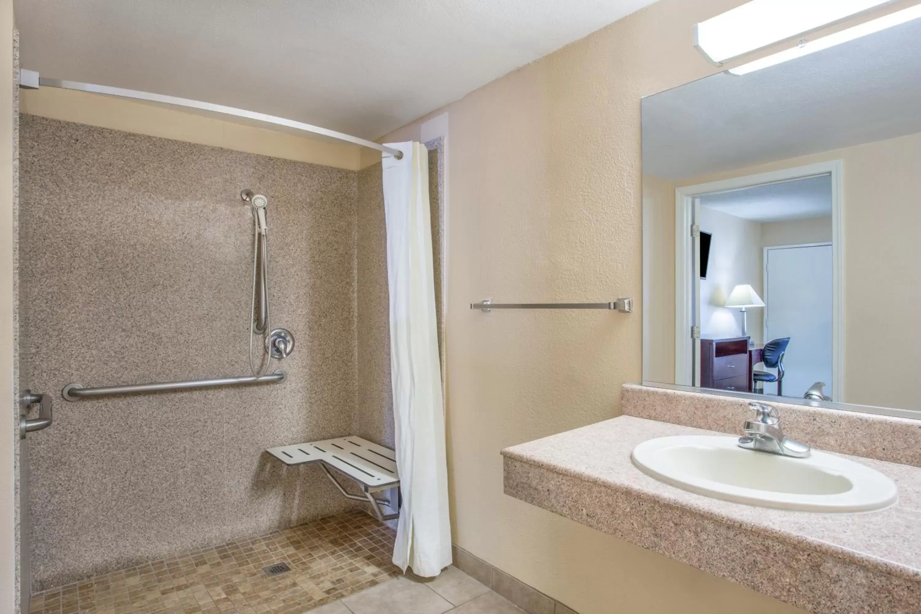 Bathroom in Hotel Seville - Ontario Airport/Chino