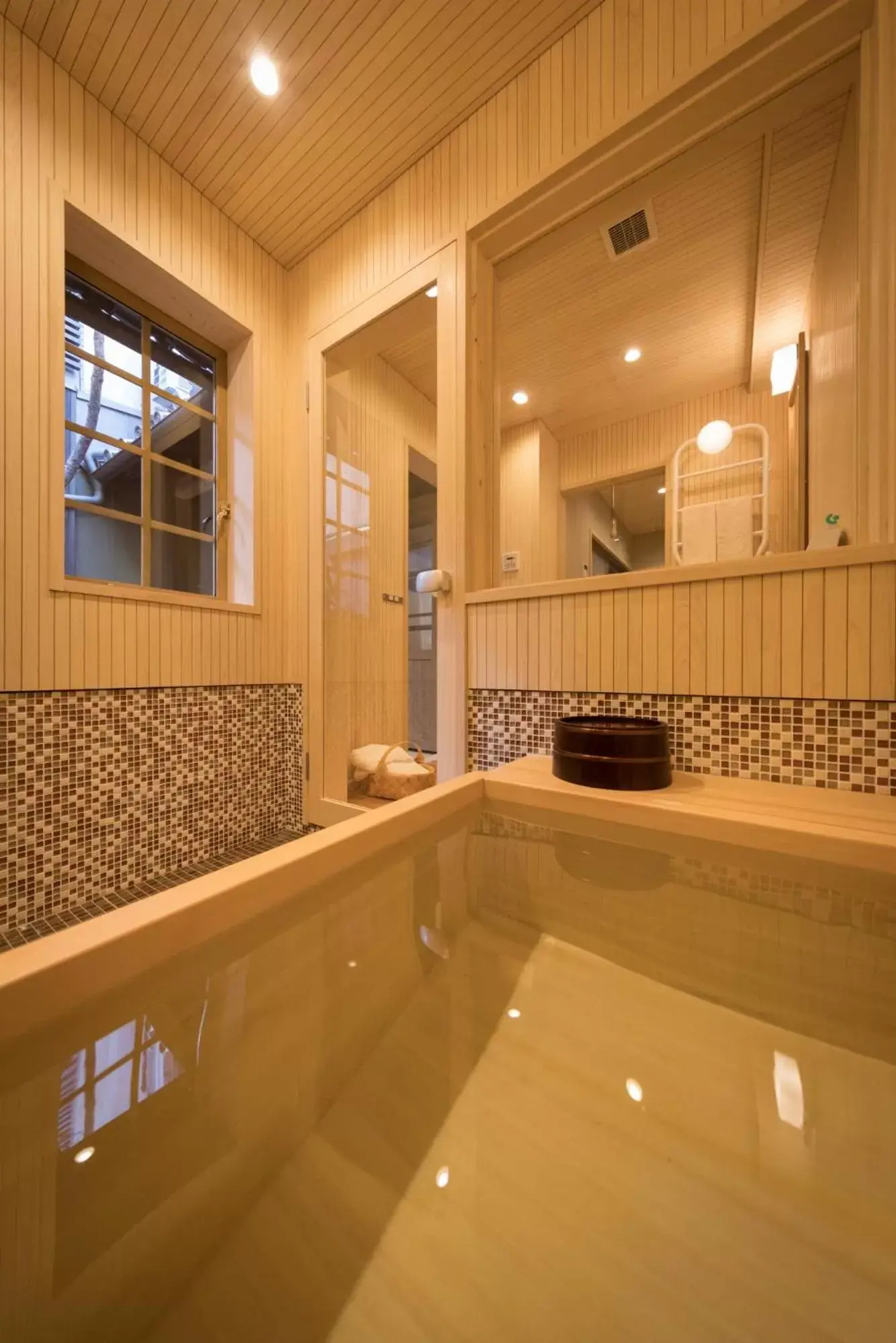 Bathroom, Swimming Pool in Hotel Koo Otsuhyakucho