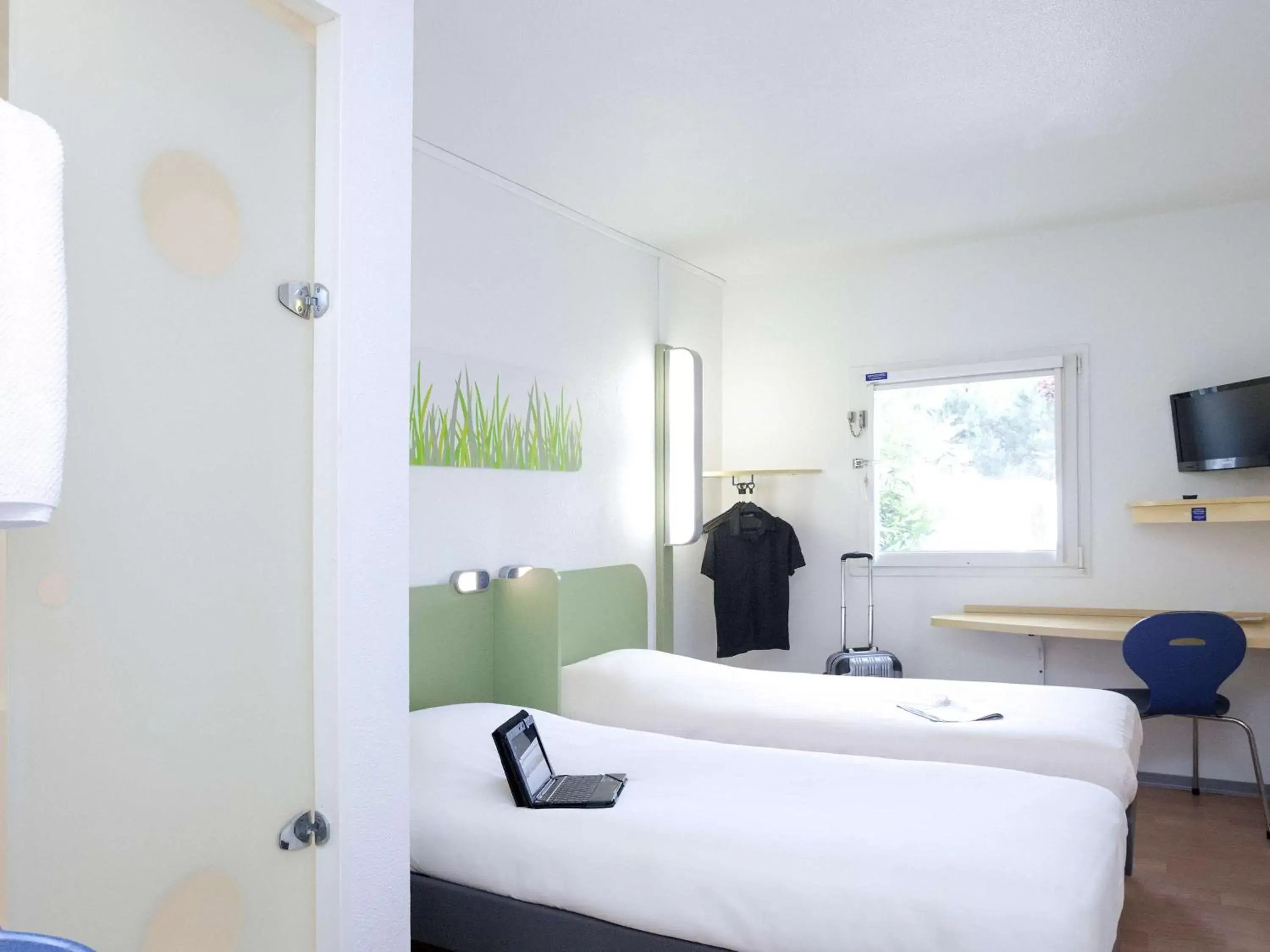Photo of the whole room, Bed in ibis budget Narbonne Est