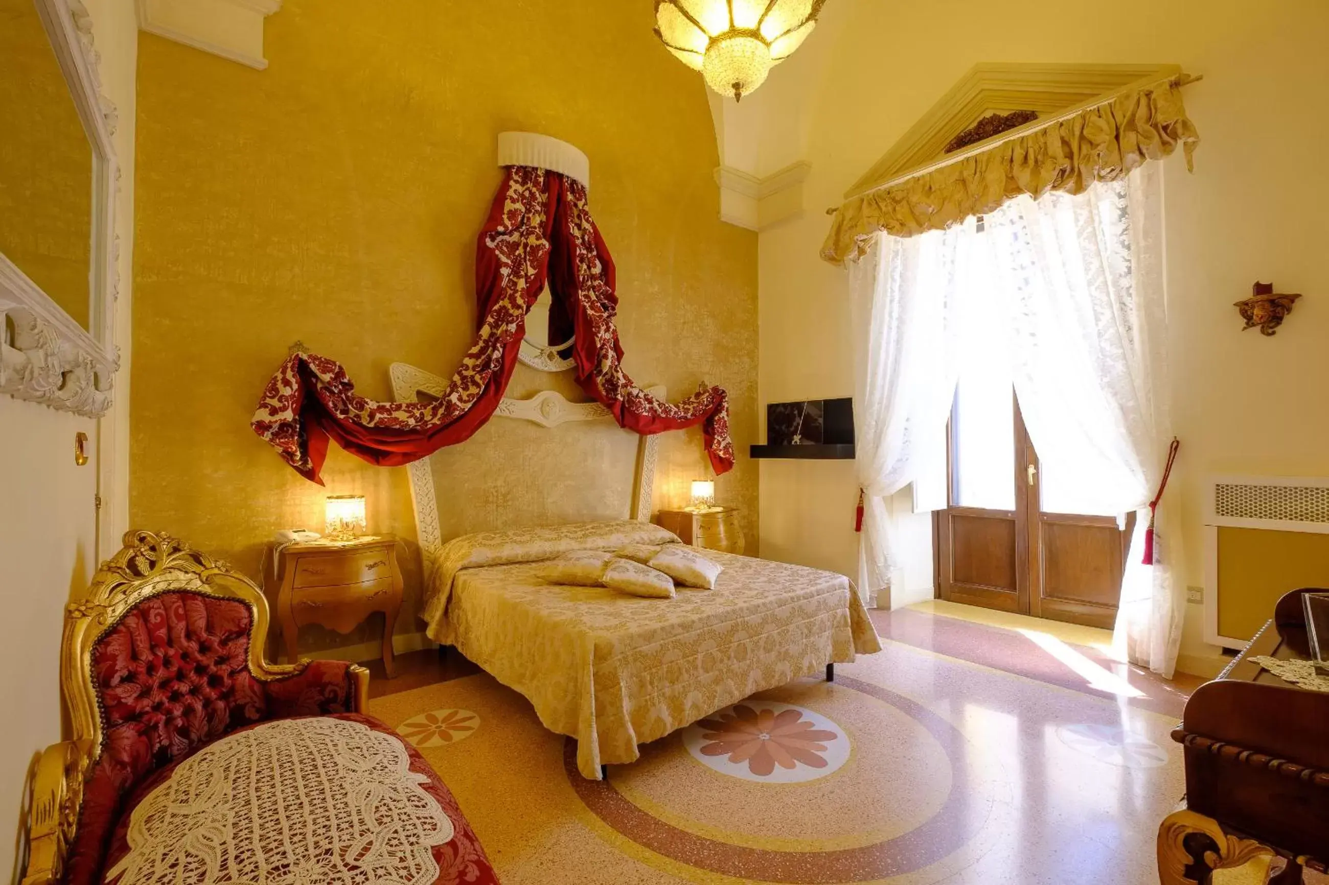 Photo of the whole room, Bed in Palazzo Gallo Resort