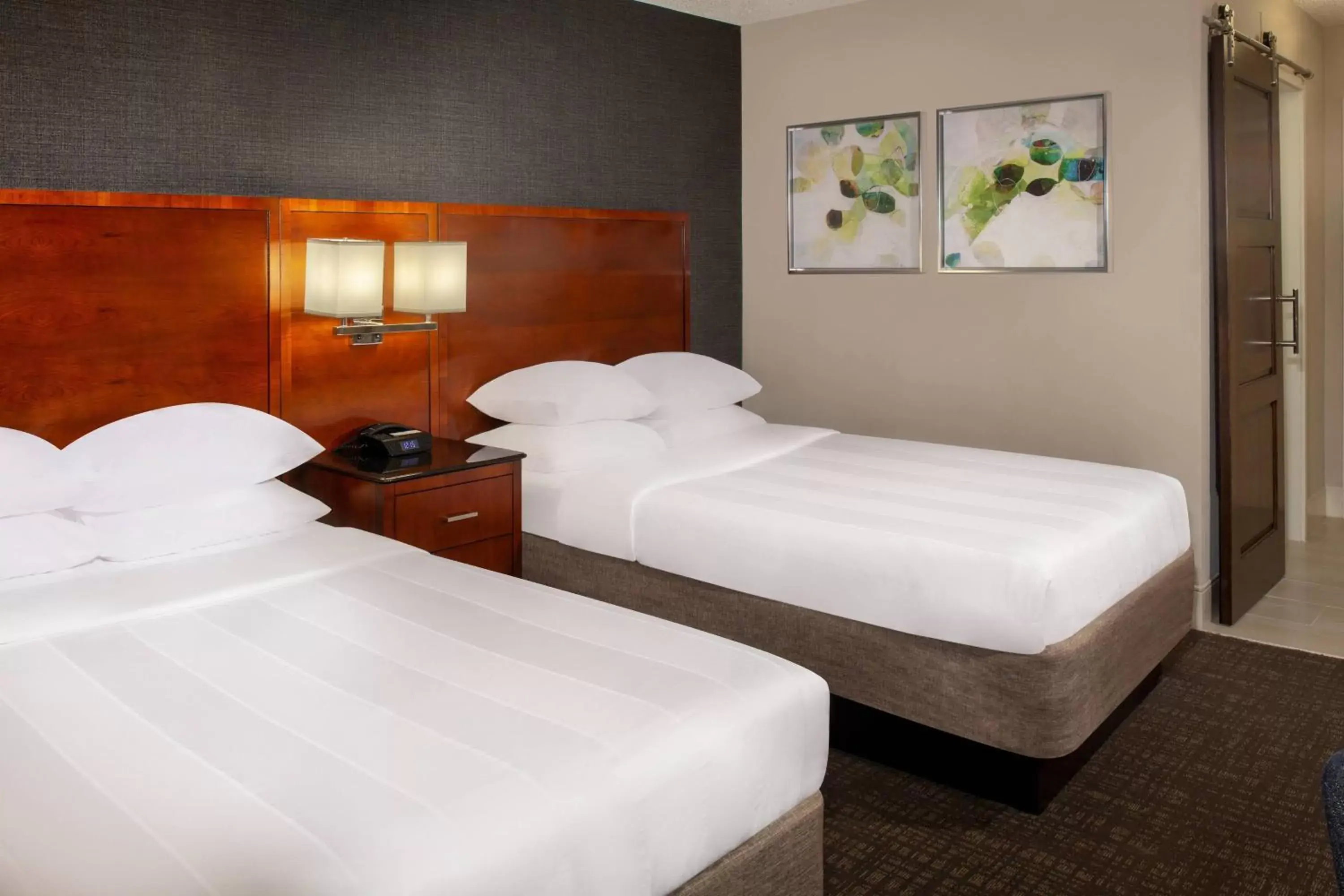 Photo of the whole room, Bed in Marriott Raleigh Durham Research Triangle Park