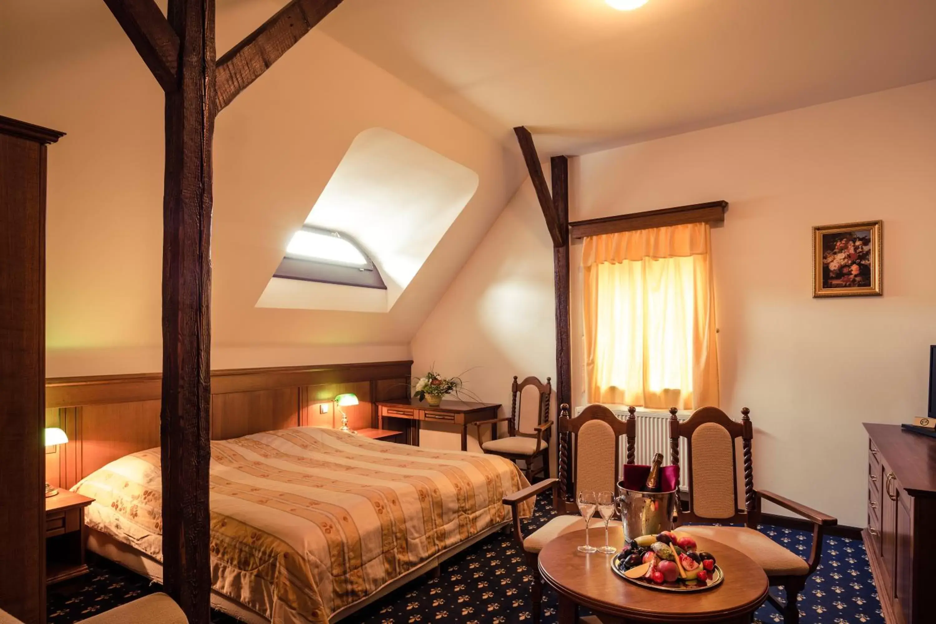 Photo of the whole room, Bed in Rožmberský dvůr Photo of the whole room, Bed in Rožmberský dvůr