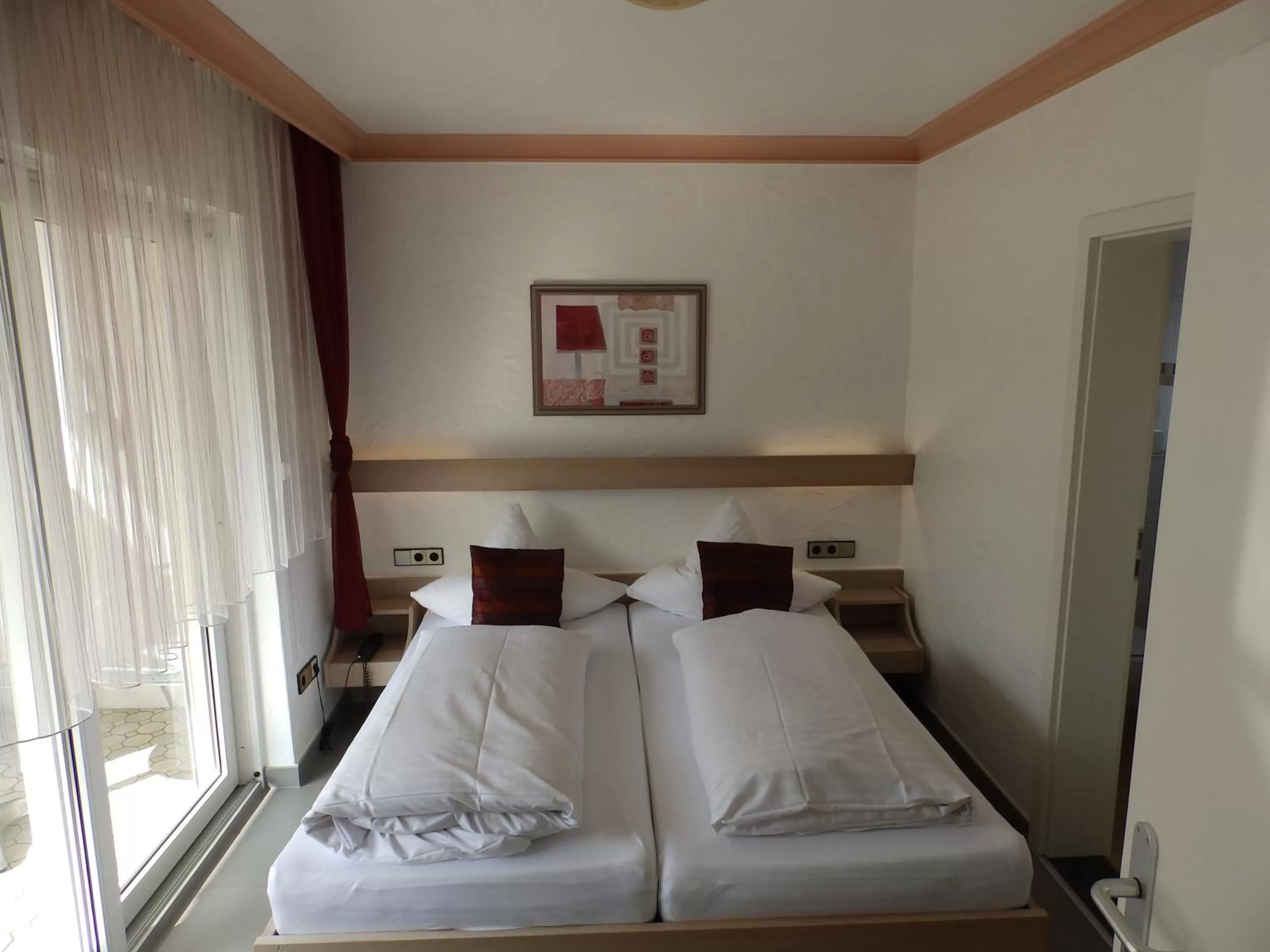 Photo of the whole room, Bed in H41 Inn Hotel Garni Freiburg