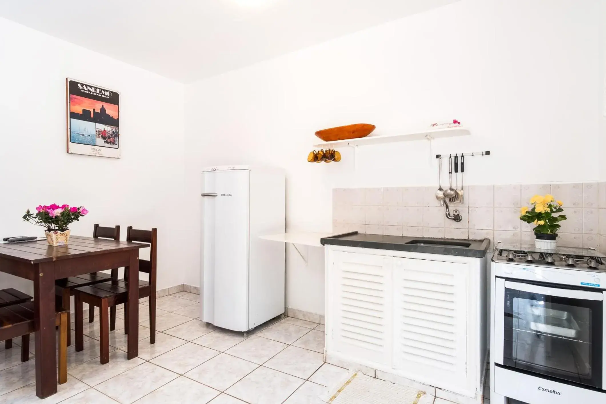 Kitchen or kitchenette, Kitchen/Kitchenette in Pousada Sanremo Inn