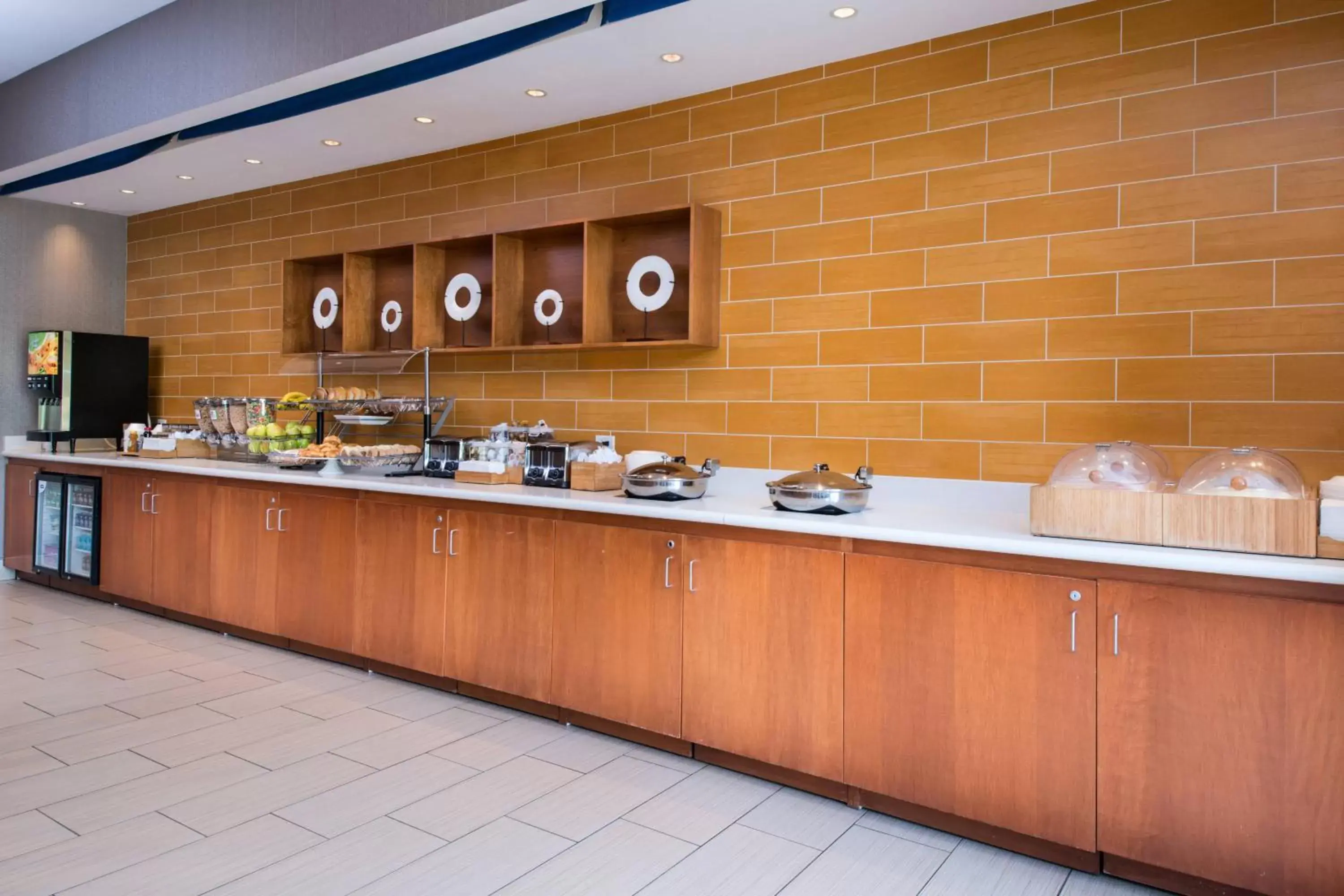 Breakfast, Restaurant/Places to Eat in SpringHill Suites Pittsburgh Southside Works