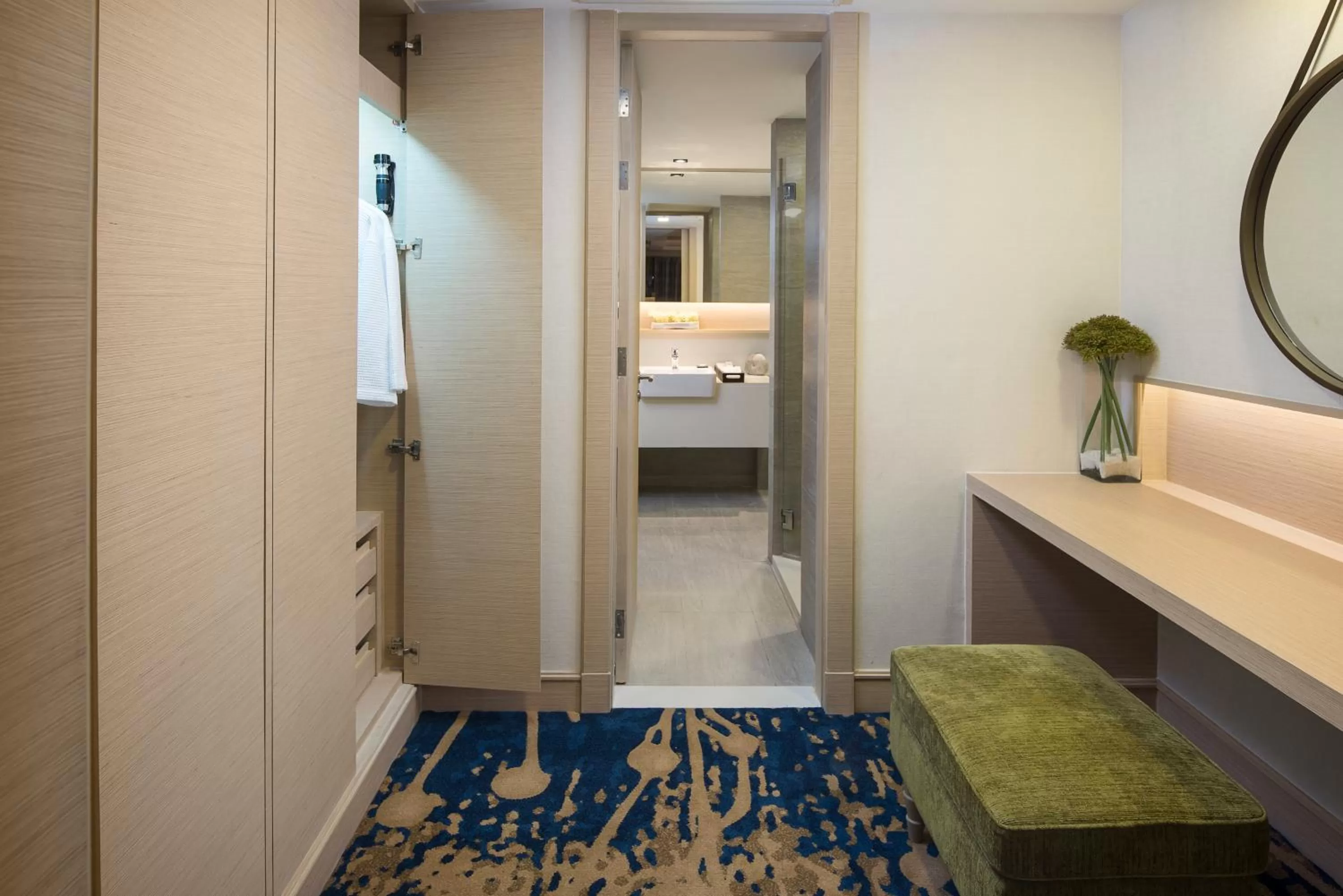 Bathroom, Bed in Solitaire Bangkok Sukhumvit 11