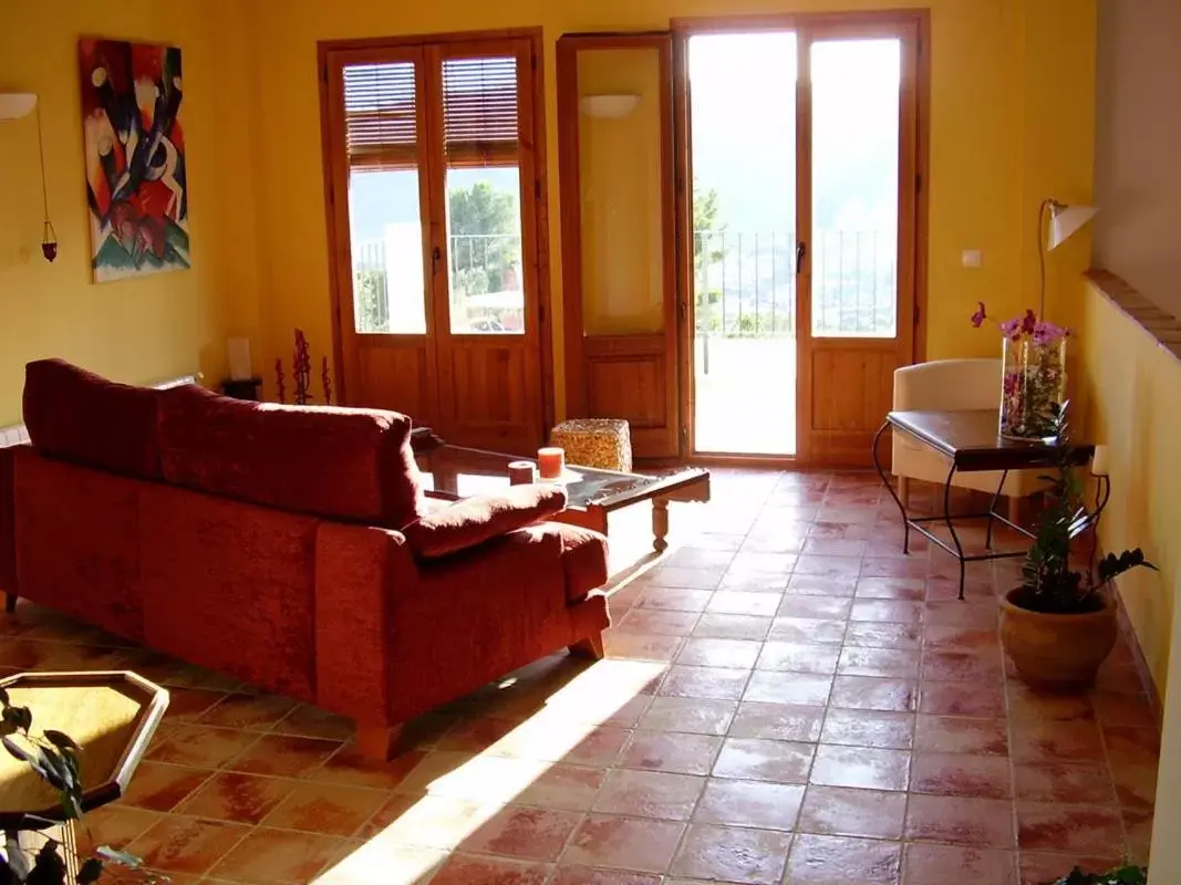 Communal lounge/ TV room, Seating Area in Sharíqua