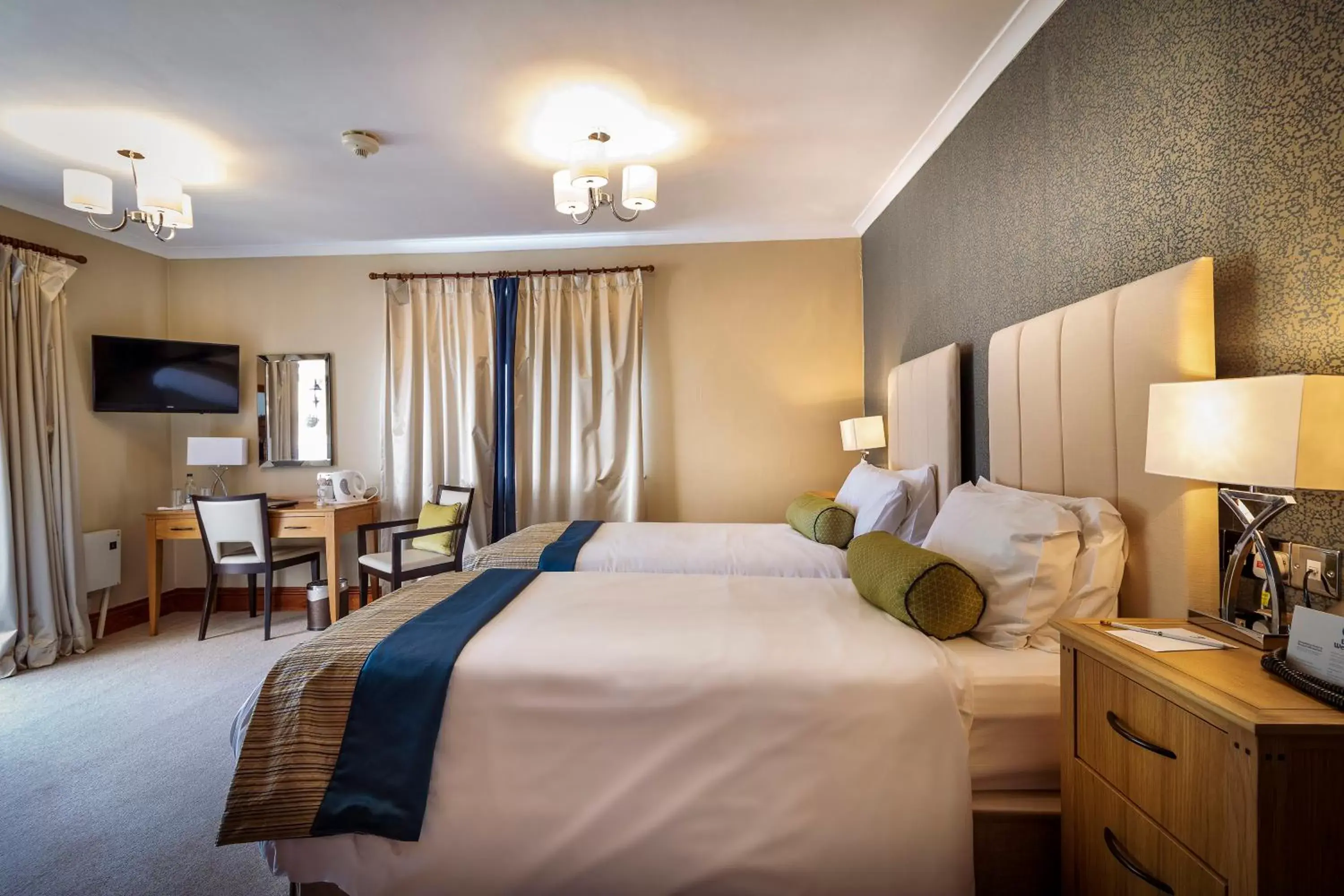 Garden view, Bed in The Shrubbery Hotel, Ilminster Garden view, Bed in The Shrubbery Hotel, Ilminster