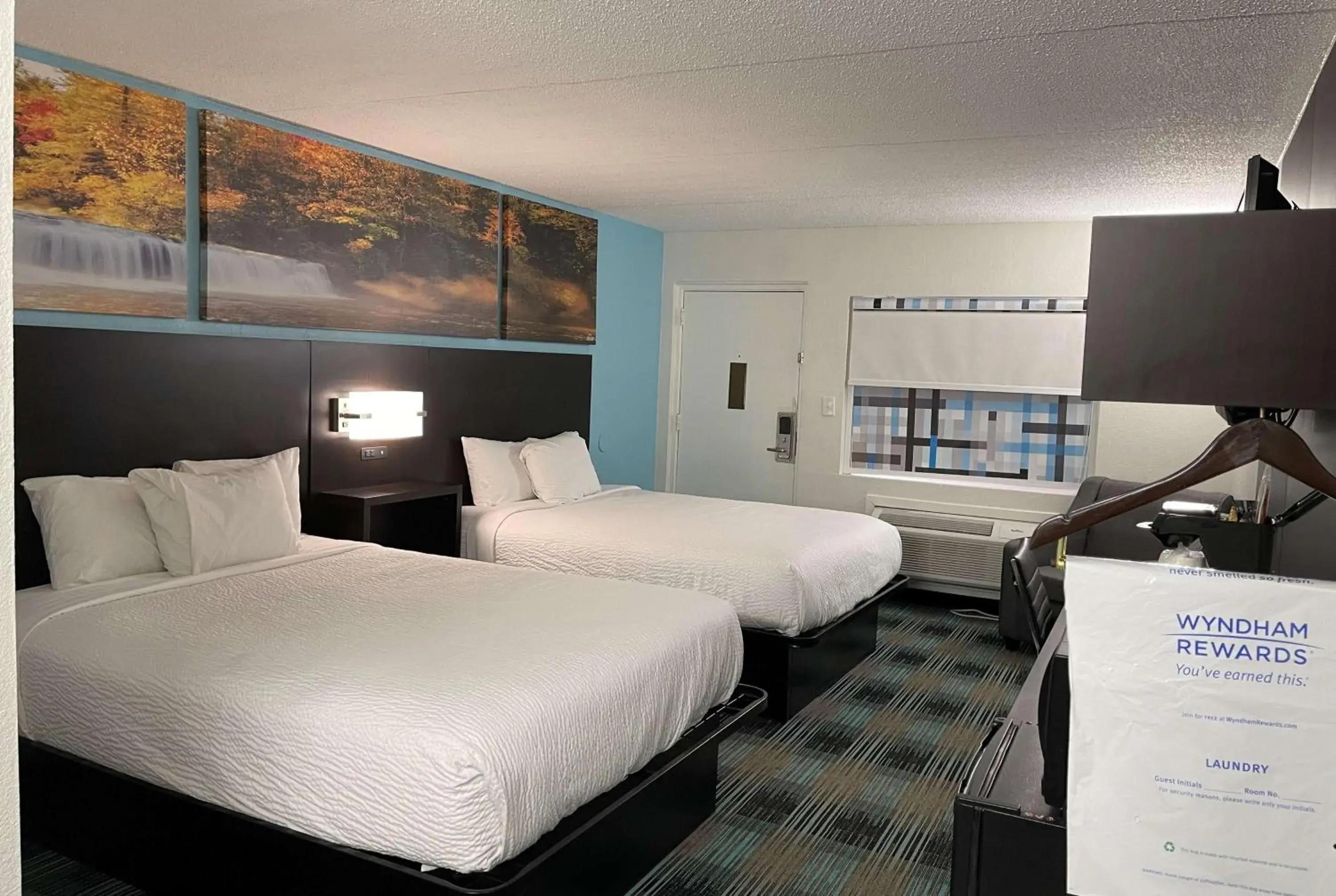 Photo of the whole room, Bed in Days Inn by Wyndham Calhoun GA I-75 and US-41