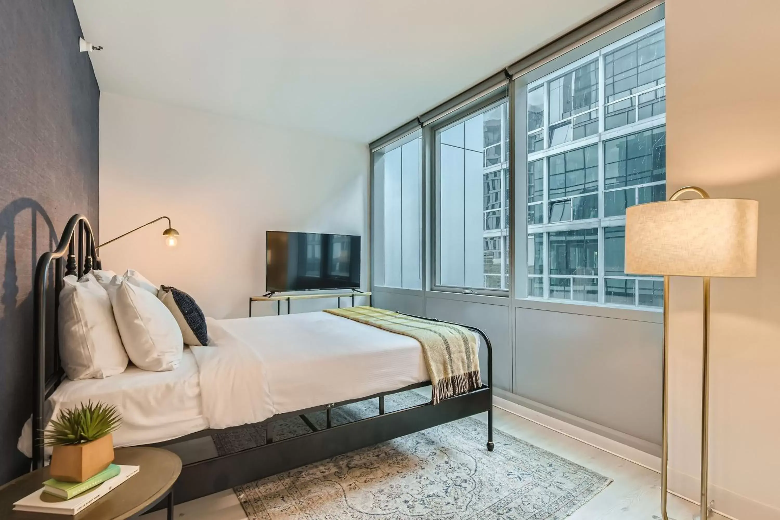 Studio Apt in South Loop Chicago in Sentral Michigan Avenue