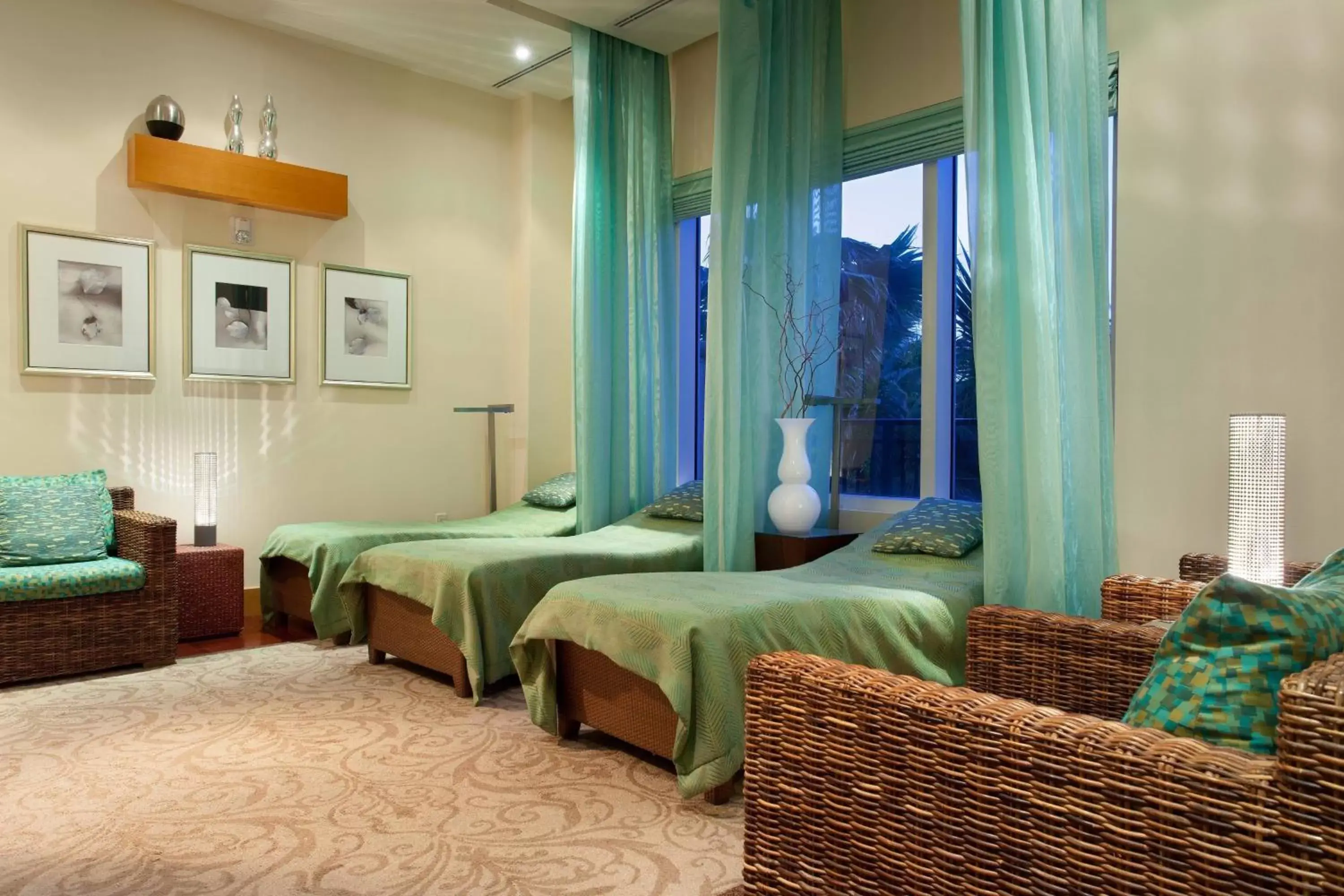 Spa and wellness centre/facilities, Bed in Palm Beach Marriott Singer Island Beach Resort & Spa