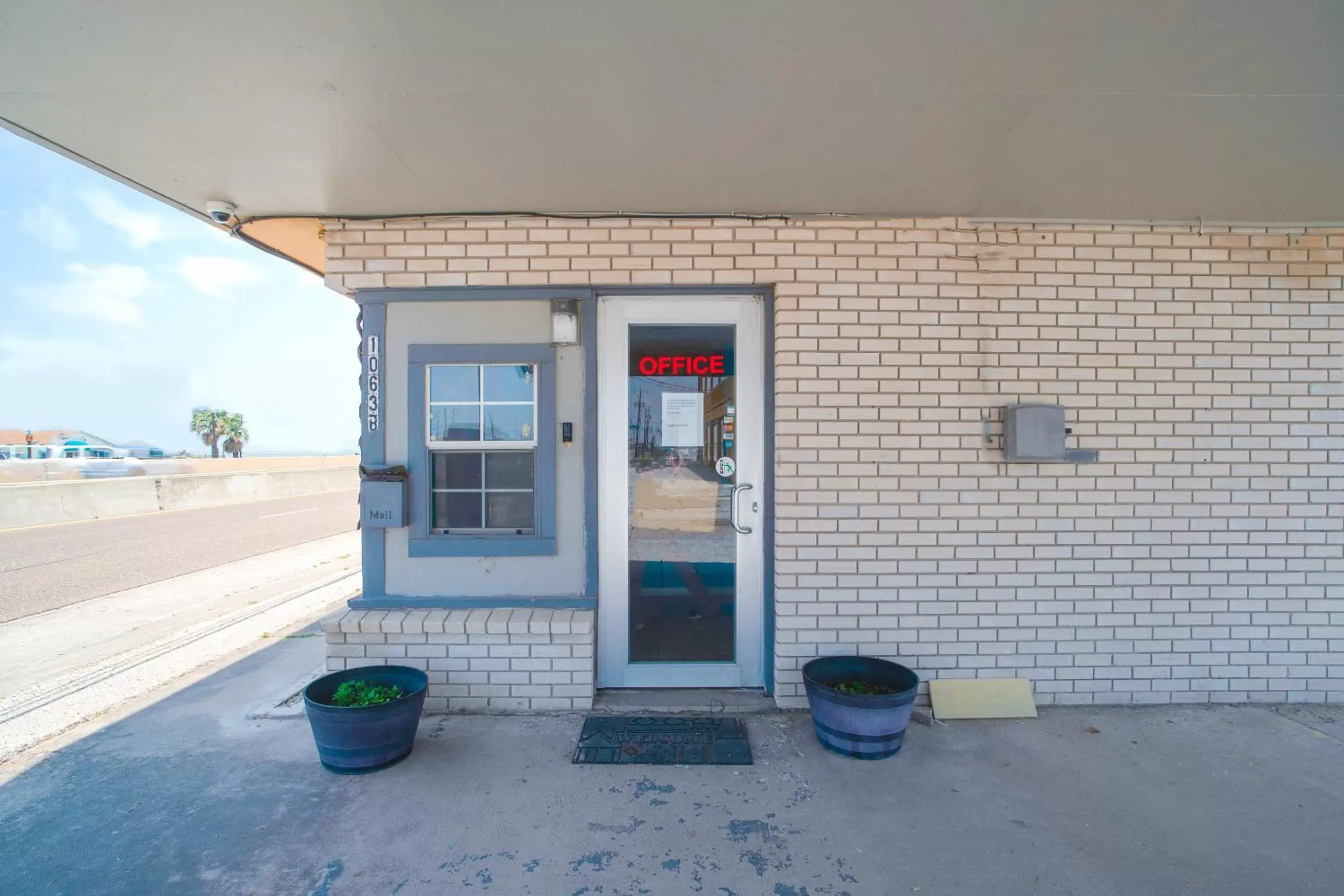 Lobby or reception in Plaza Motel Corpus Christi by OYO