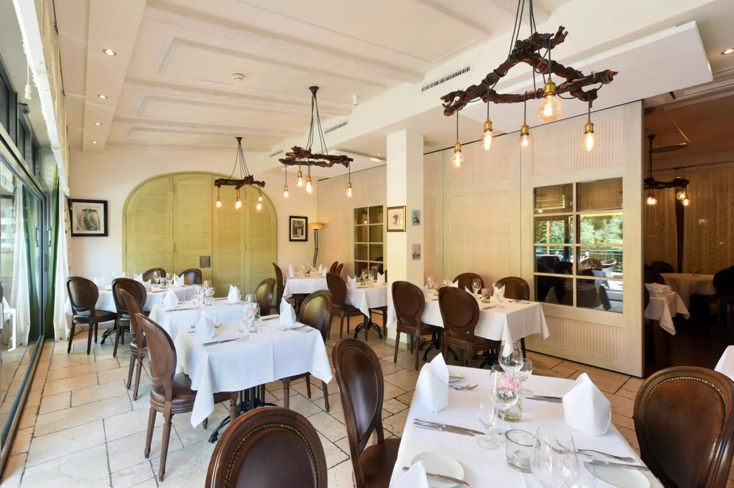 Restaurant/Places to Eat in Hotel Hirschen in Freiburg-Lehen