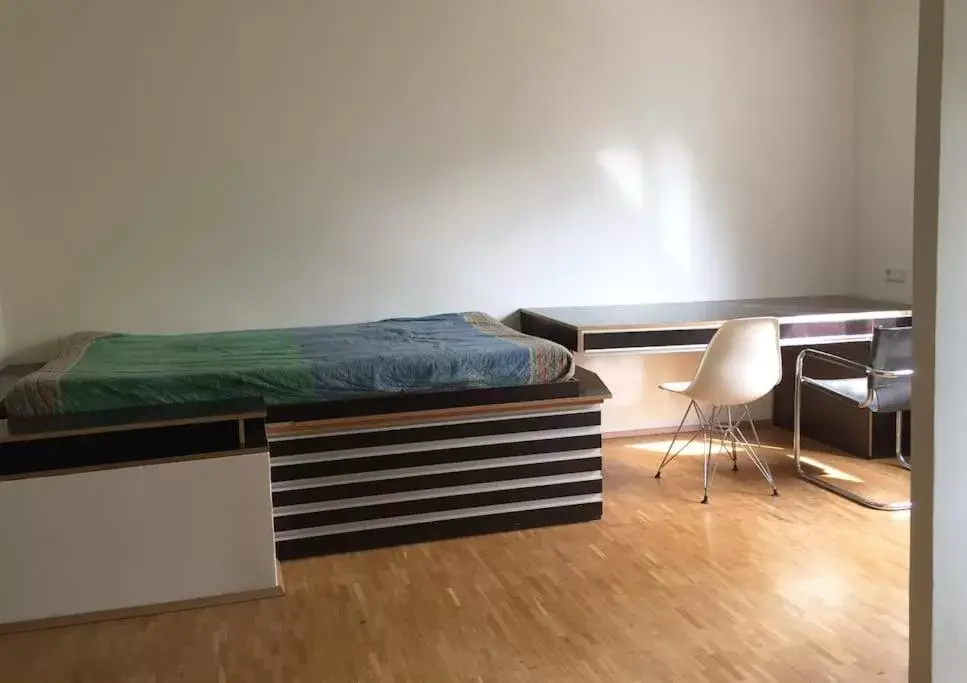 Large Single Room in Room in maisonette with garden, parking place Large Single Room in Room in maisonette with garden, parking place