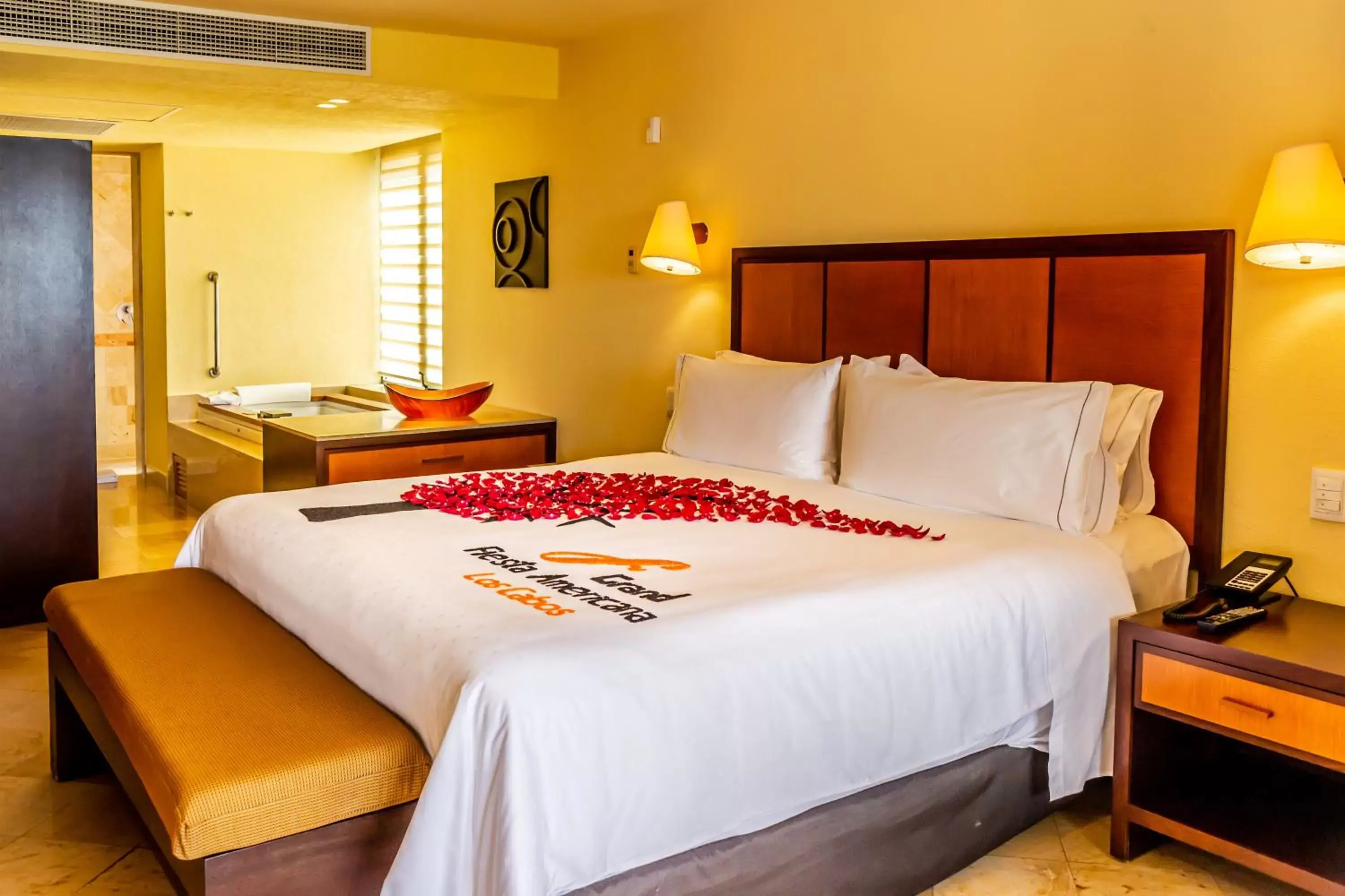 Bed in Grand Fiesta Americana Los Cabos All Inclusive Golf & Spa