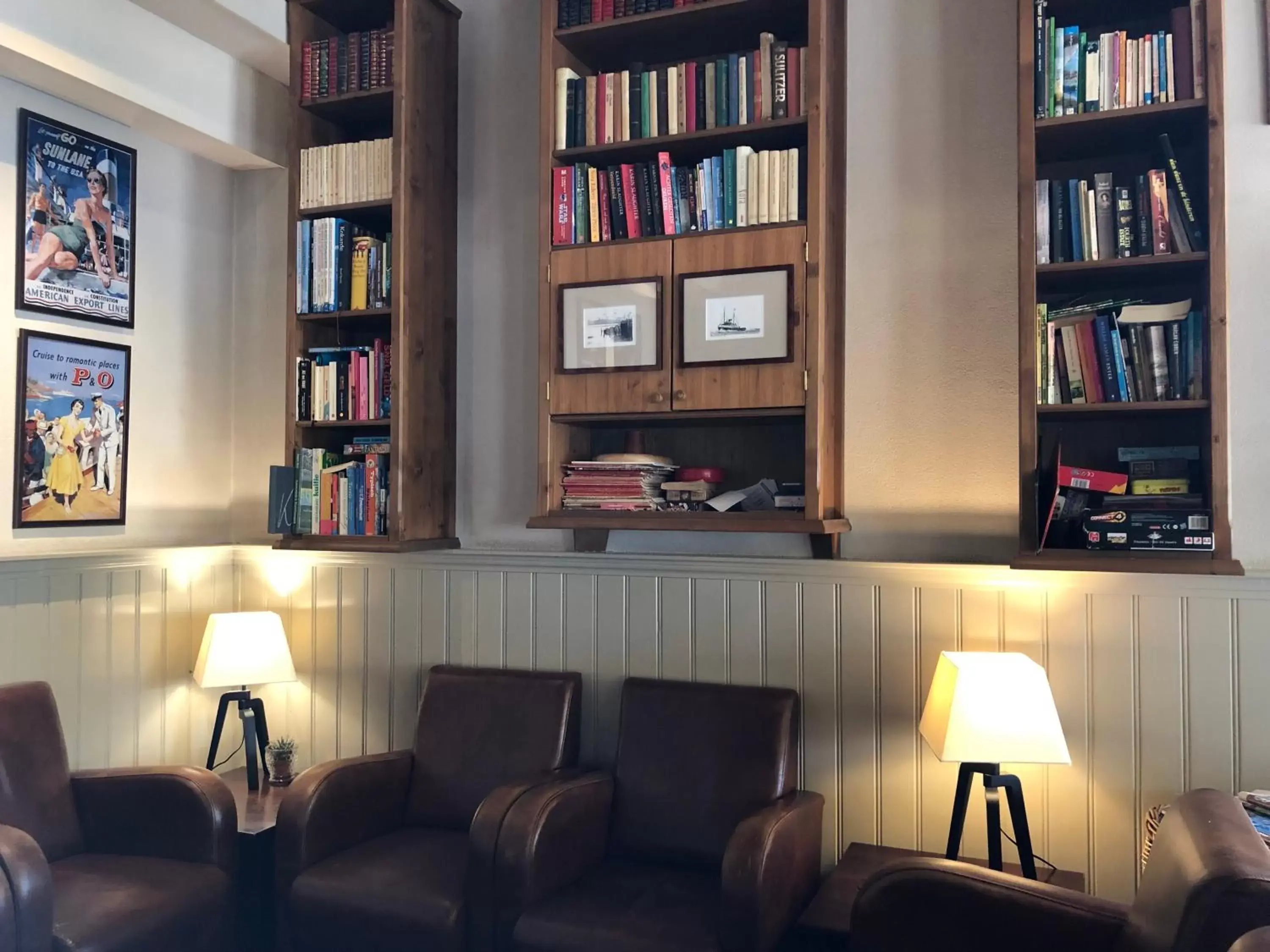 Library in Hotel Nap