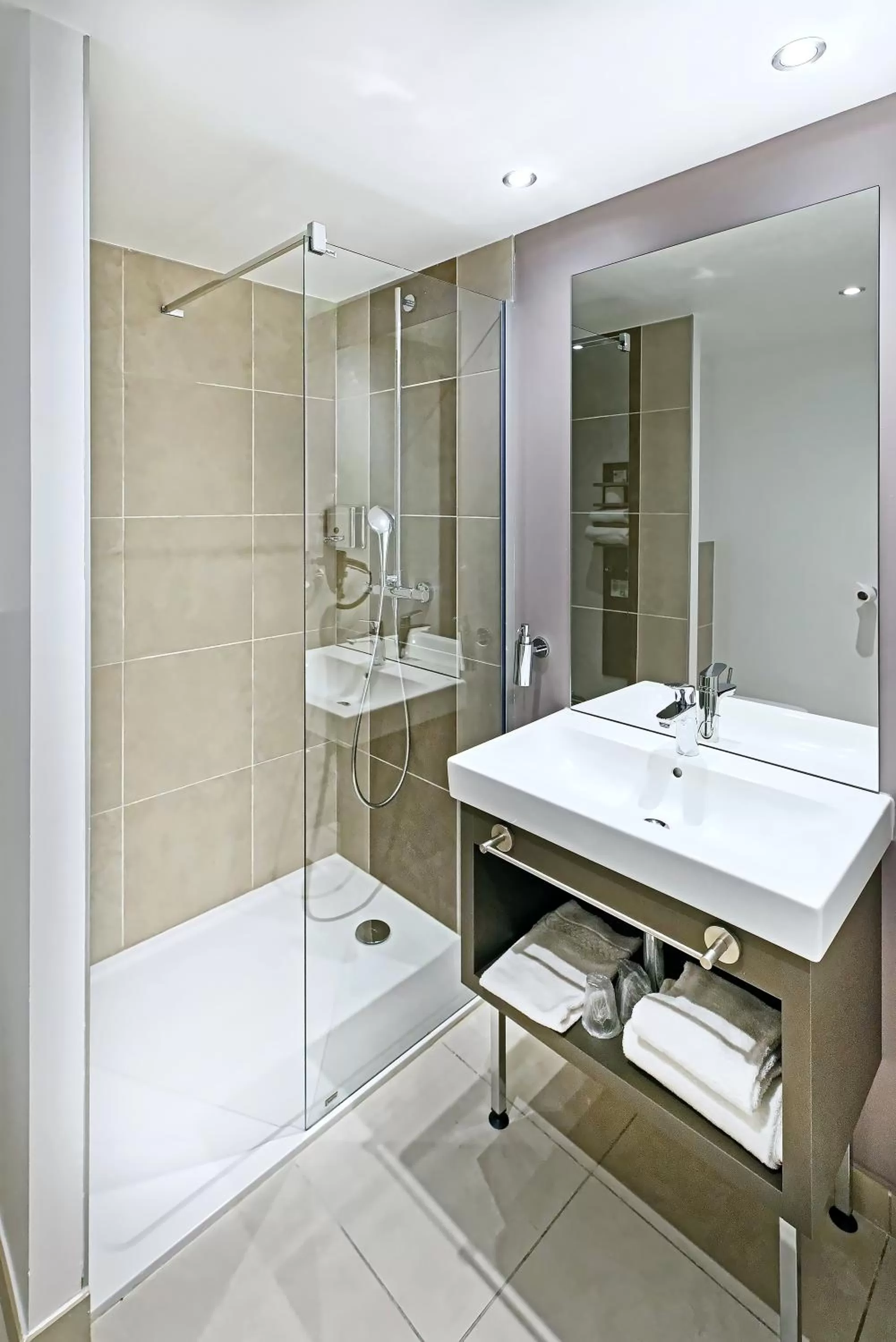 Bathroom in Hôtel AKENA Besançon