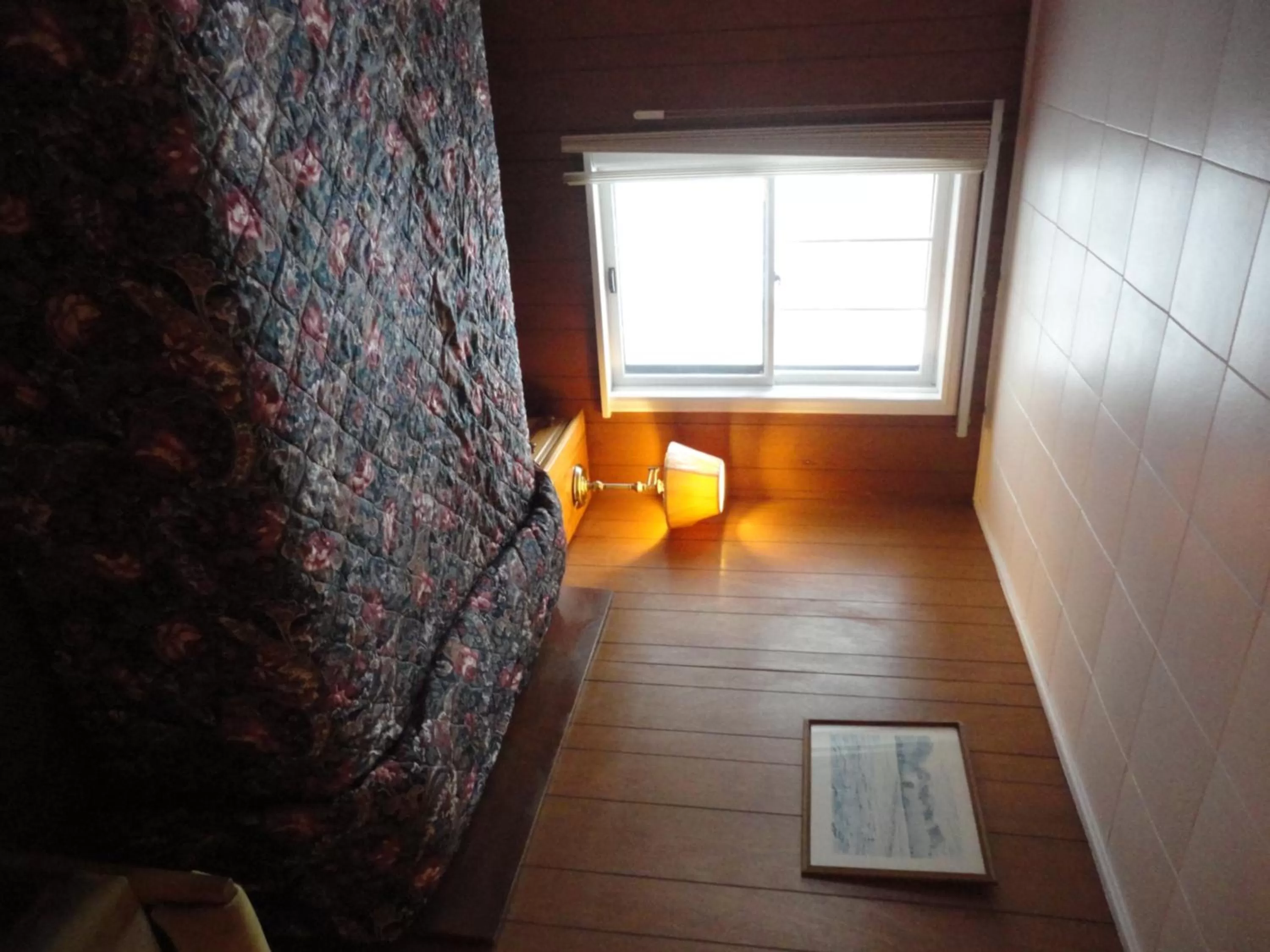 Bed in Hipwell's Motel