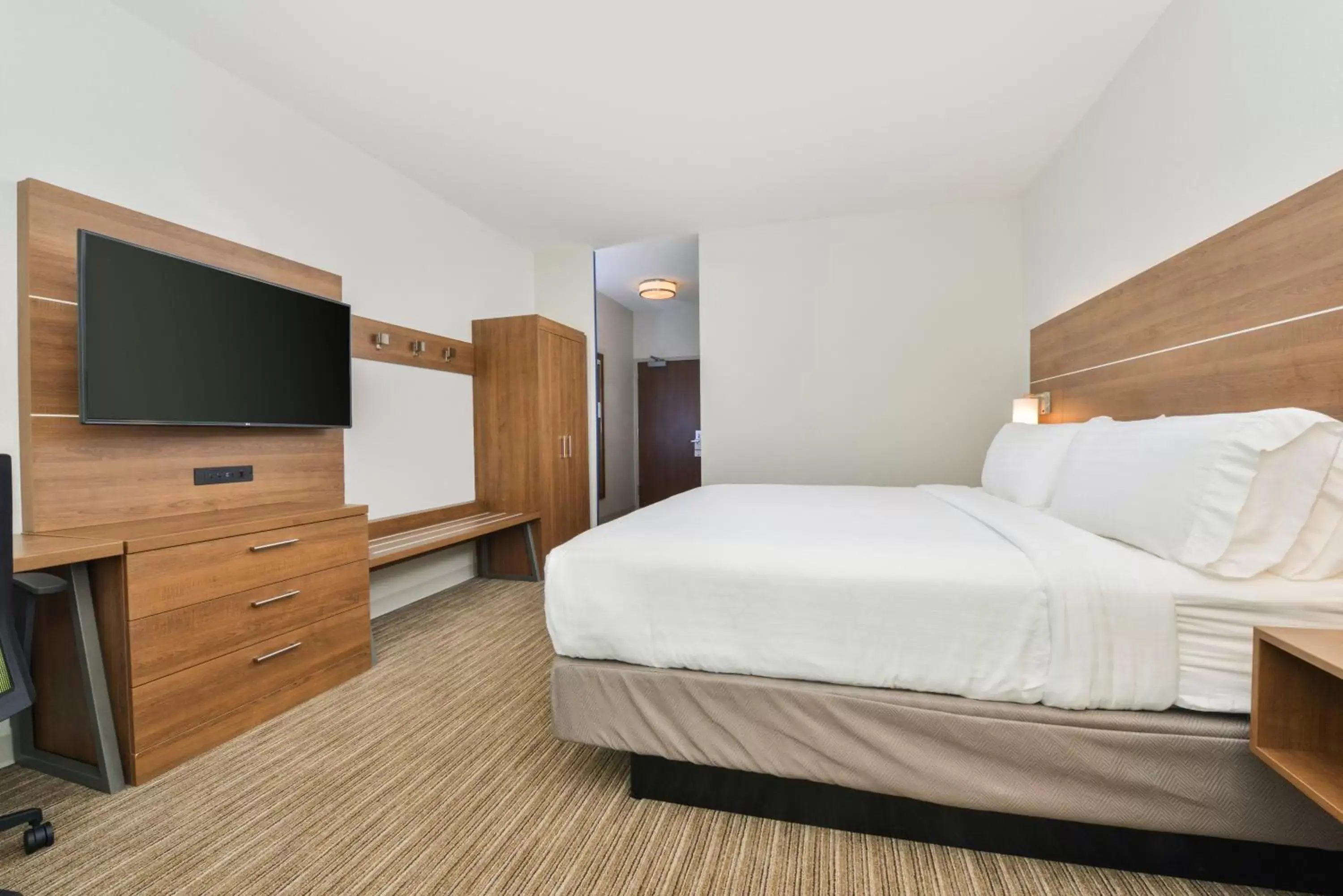 Photo of the whole room, Bed in Holiday Inn Express & Suites - Chadron, an IHG Hotel