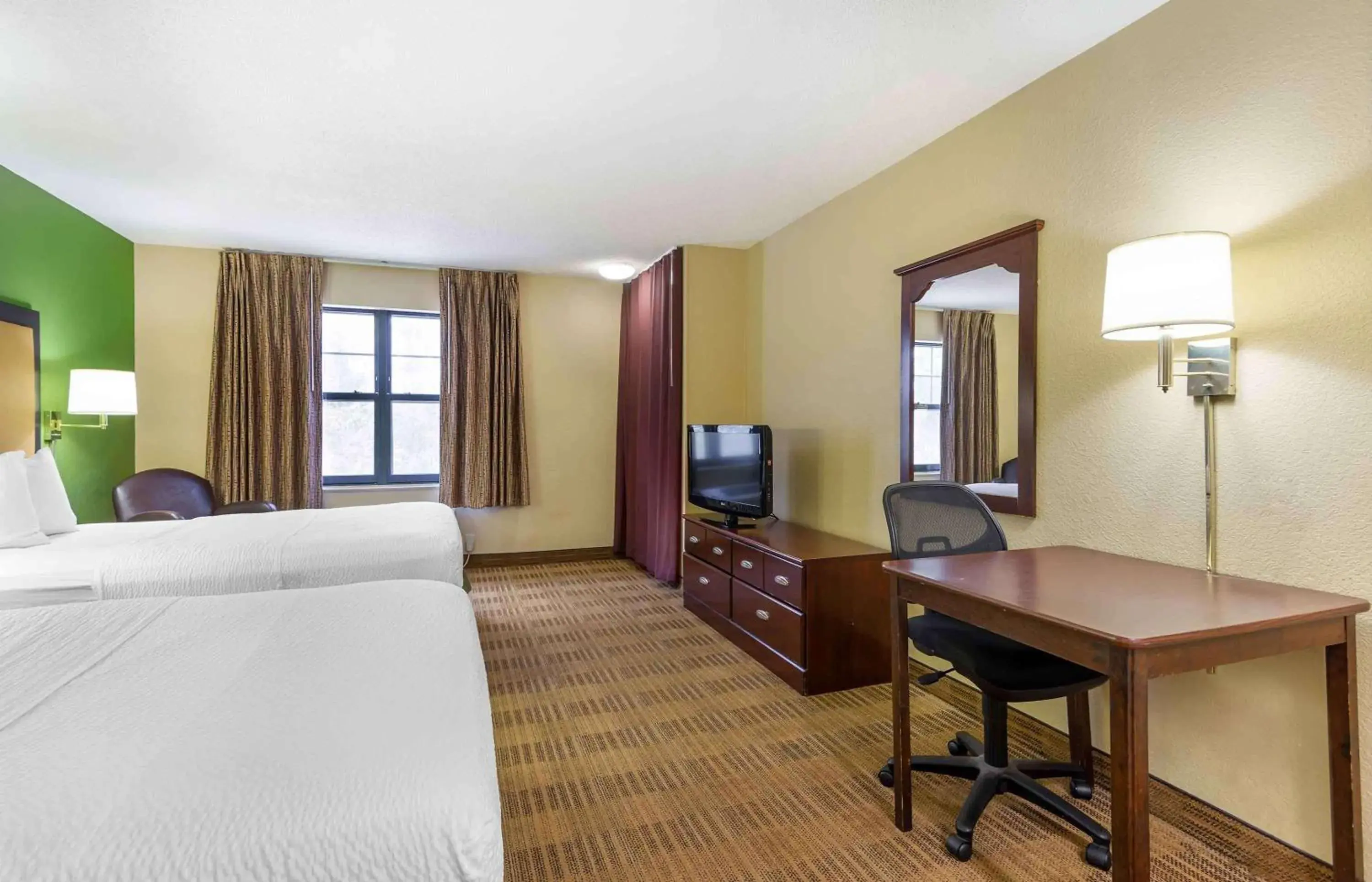 Bedroom, TV/Entertainment Center in Extended Stay America Suites - Columbus - Bradley Park