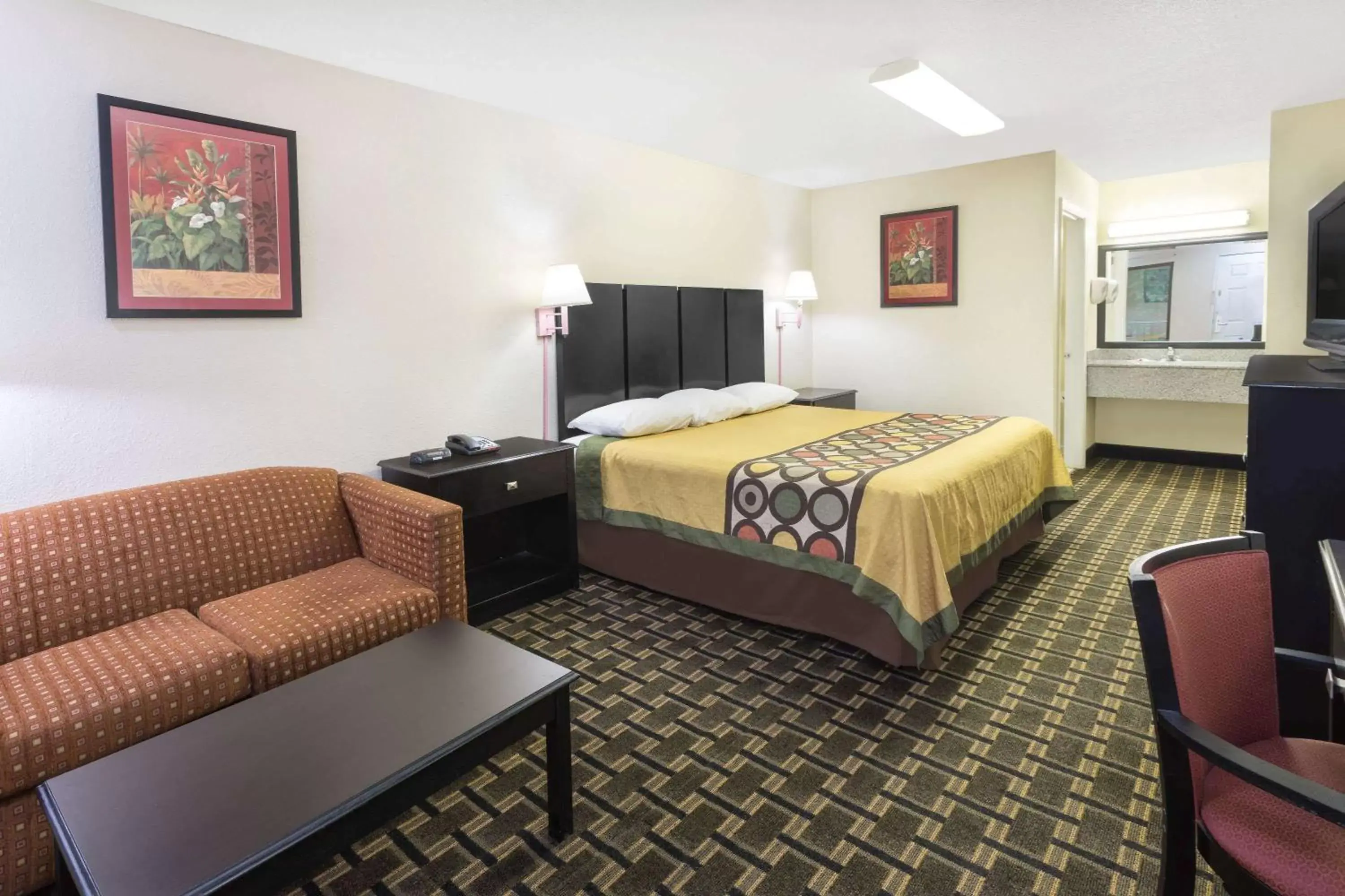 Photo of the whole room, Bed in Super 8 by Wyndham Decatur/Lithonia/Atl Area