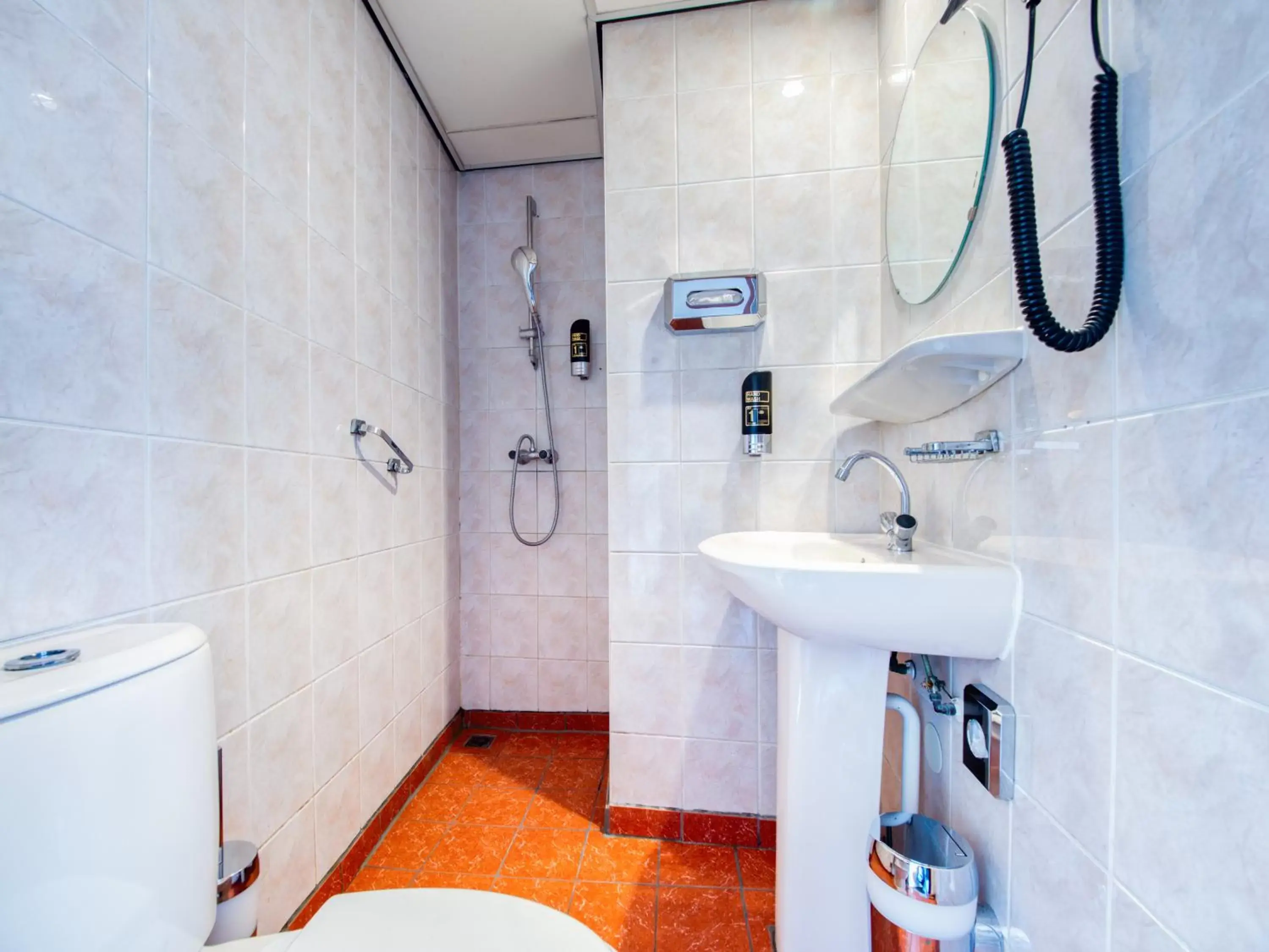 Shower, Bathroom in Di-Ann City Centre Hotel