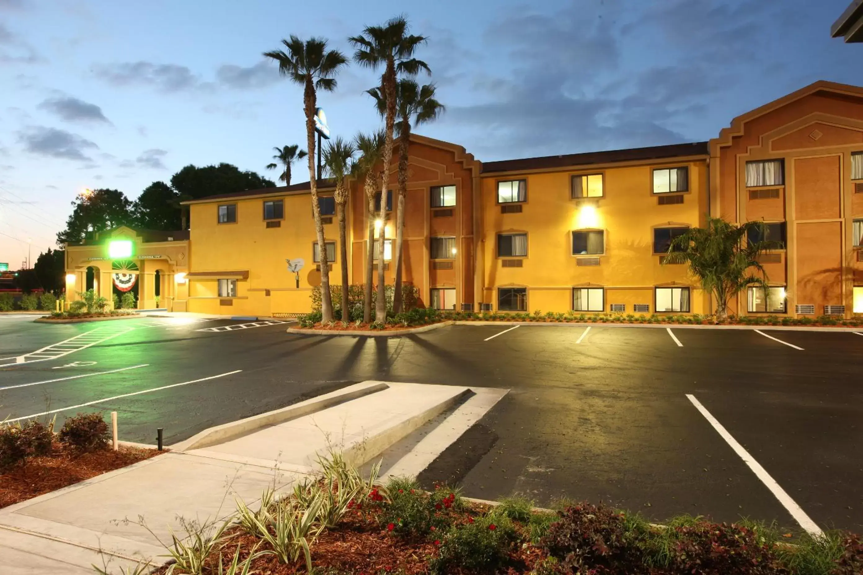 Facade/entrance, Property Building in Days Inn by Wyndham Orange Park/Jacksonville