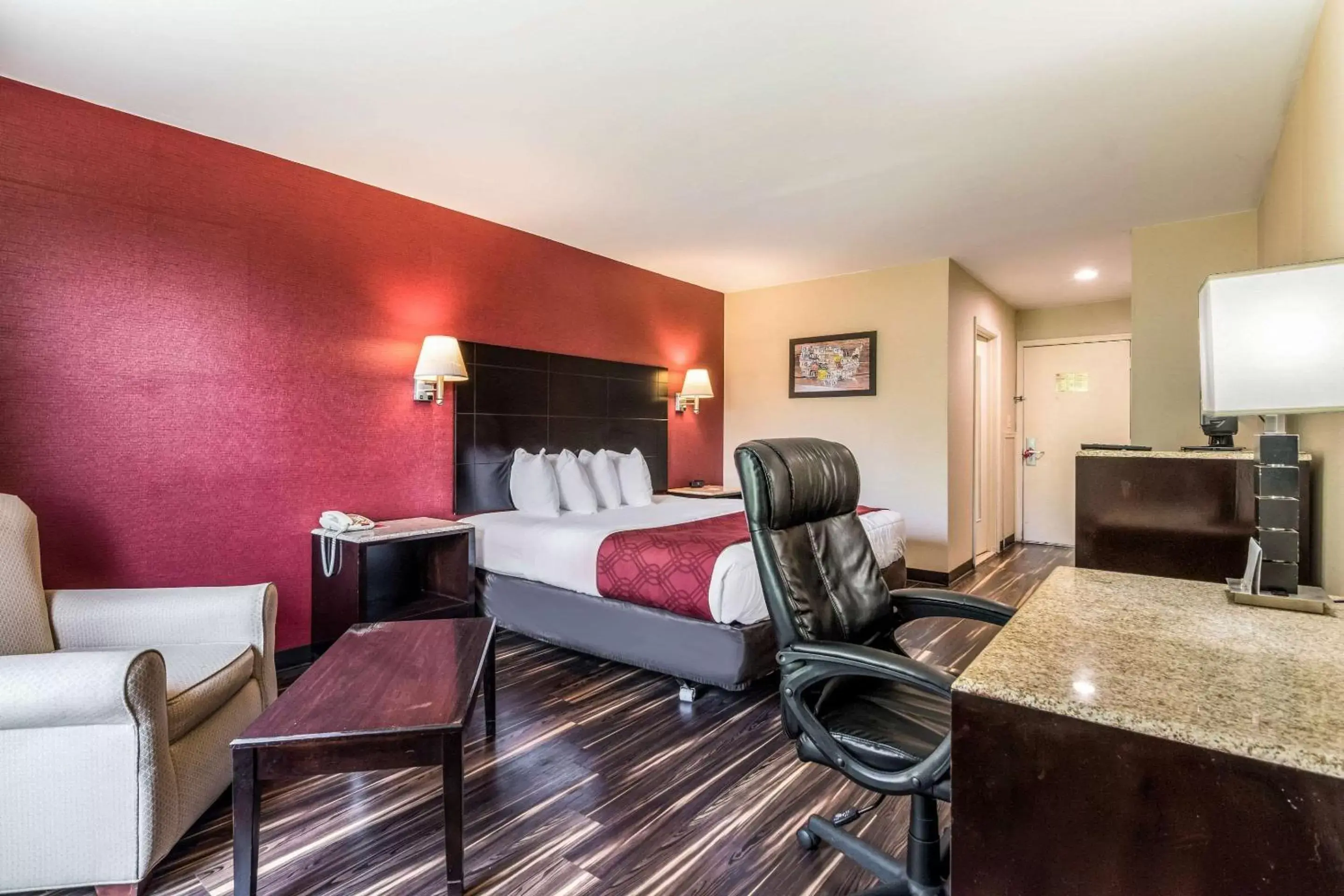 Bedroom, Seating Area in Econo Lodge Pocomoke City Hwy 13