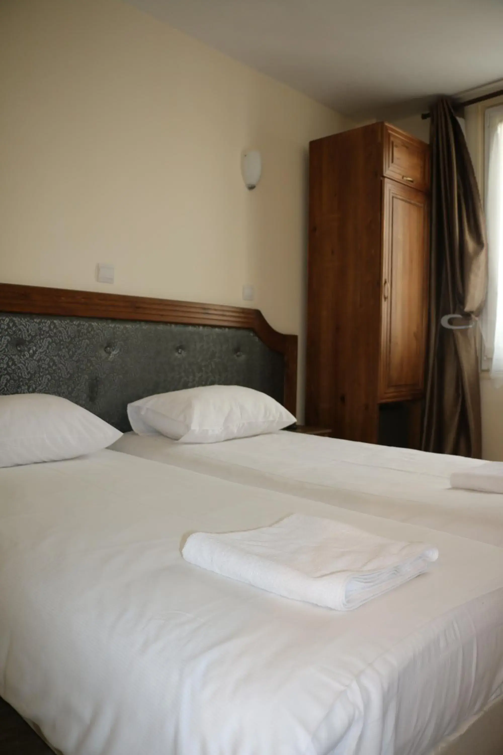Bedroom, Bed in Grand Hotel De Clermont