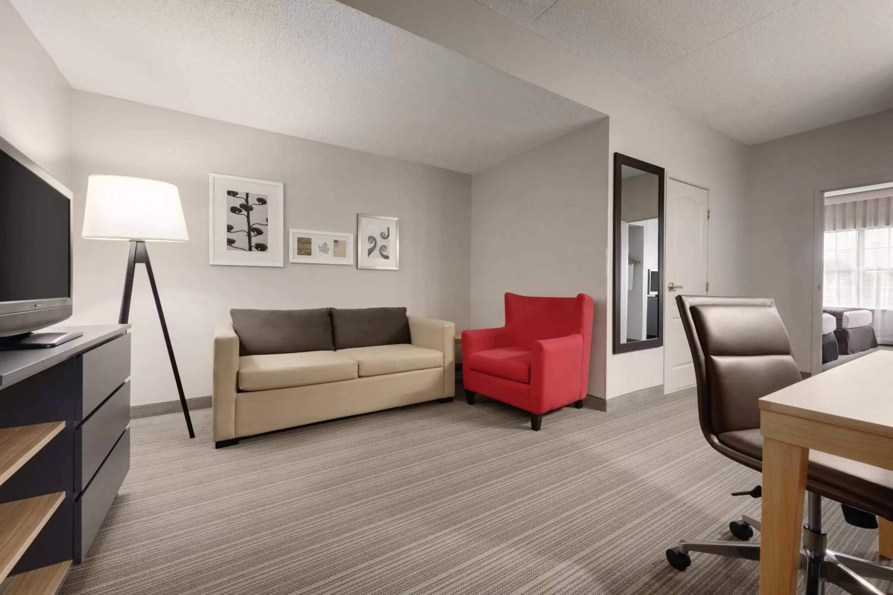 Seating Area in Country Inn & Suites by Radisson, Coralville, IA