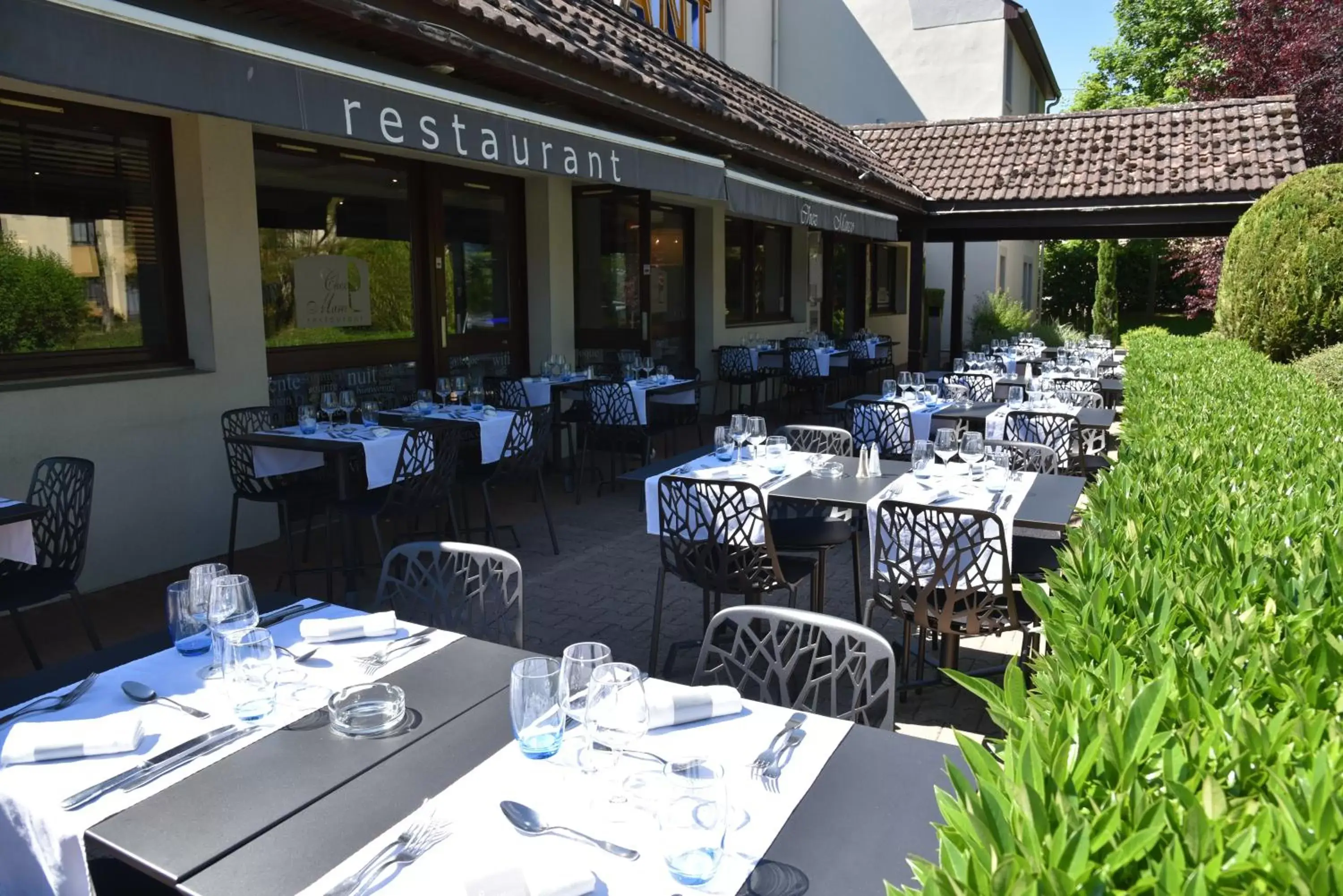 Patio, Restaurant/Places to Eat in Kyriad Dijon Est Mirande